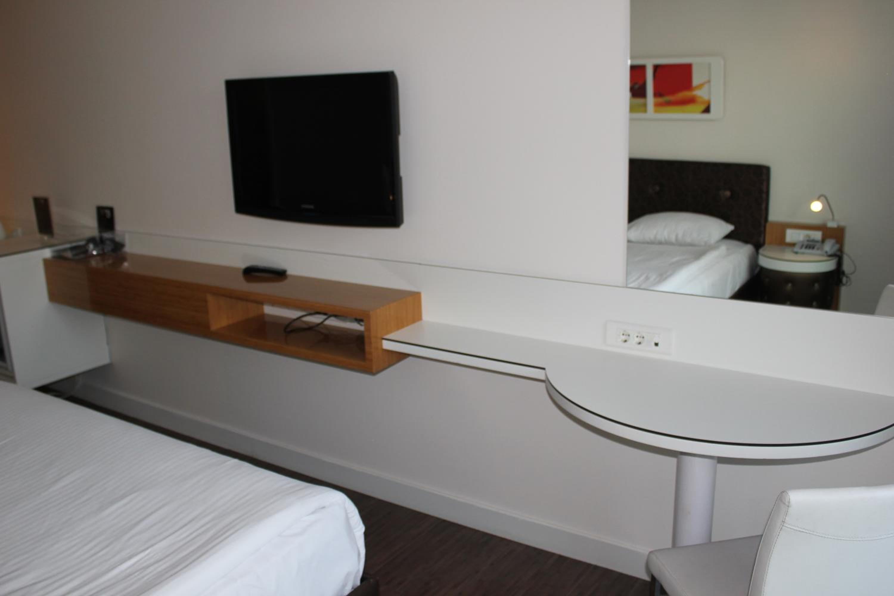 Standard Double Room - Photo 7