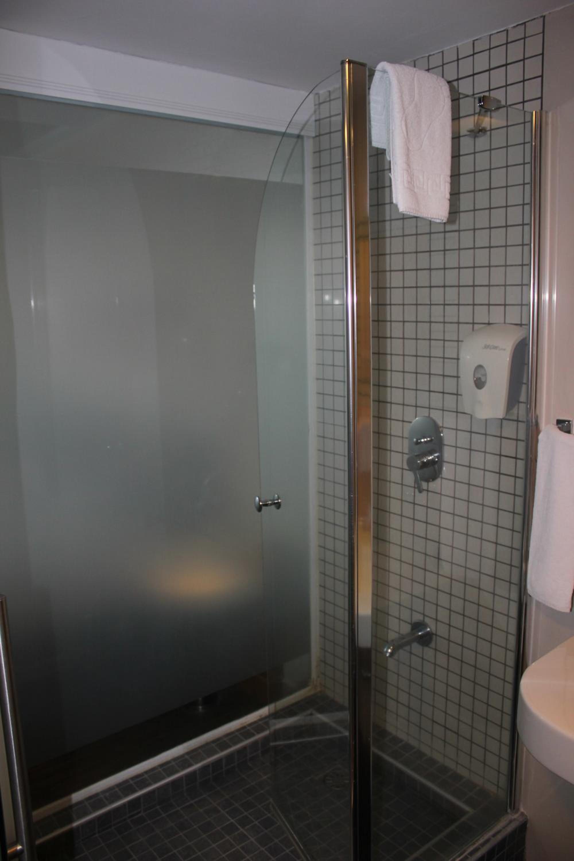 Standard Twin Room - Photo 3
