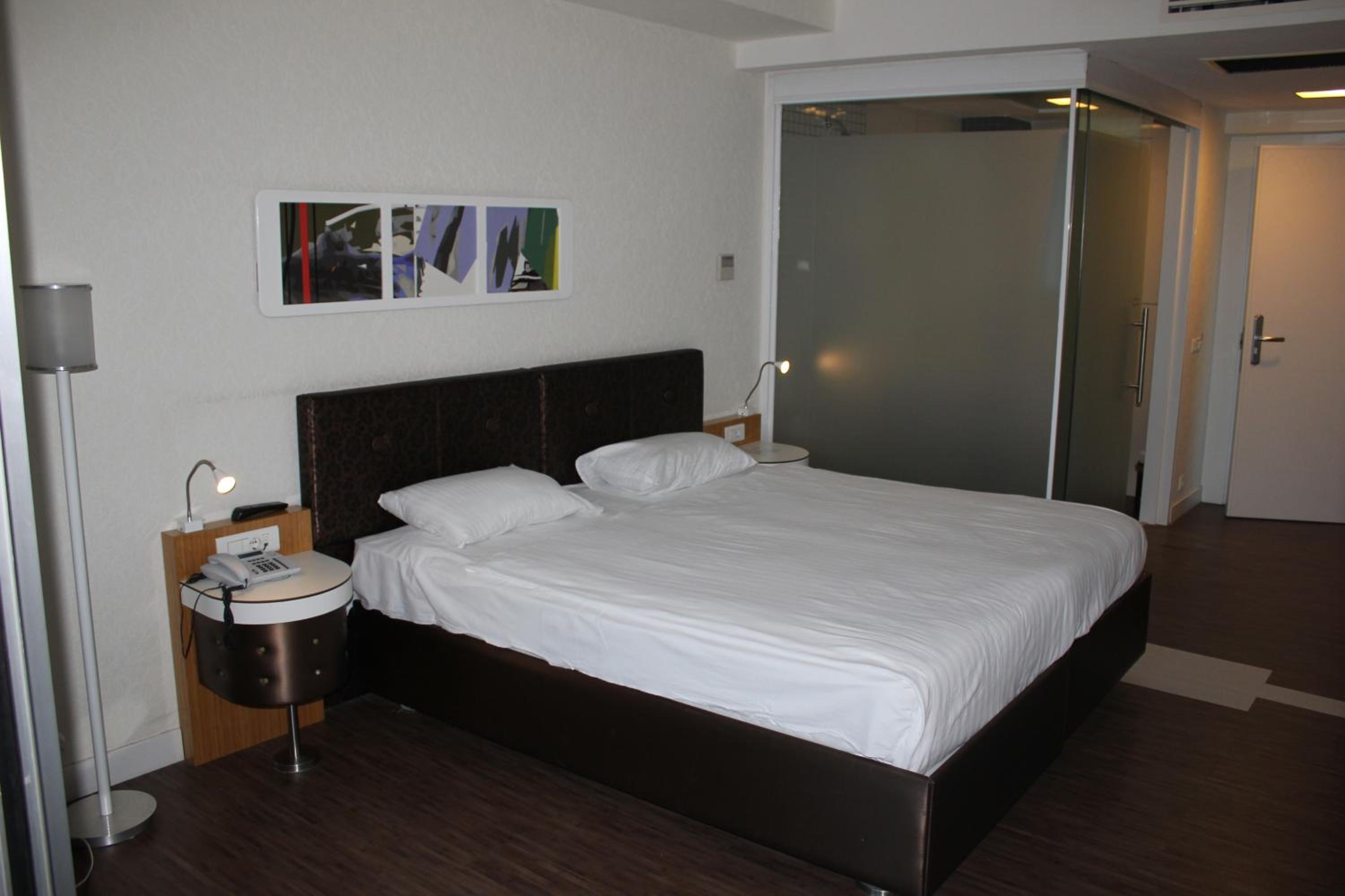 Standard Double Room - Photo 9