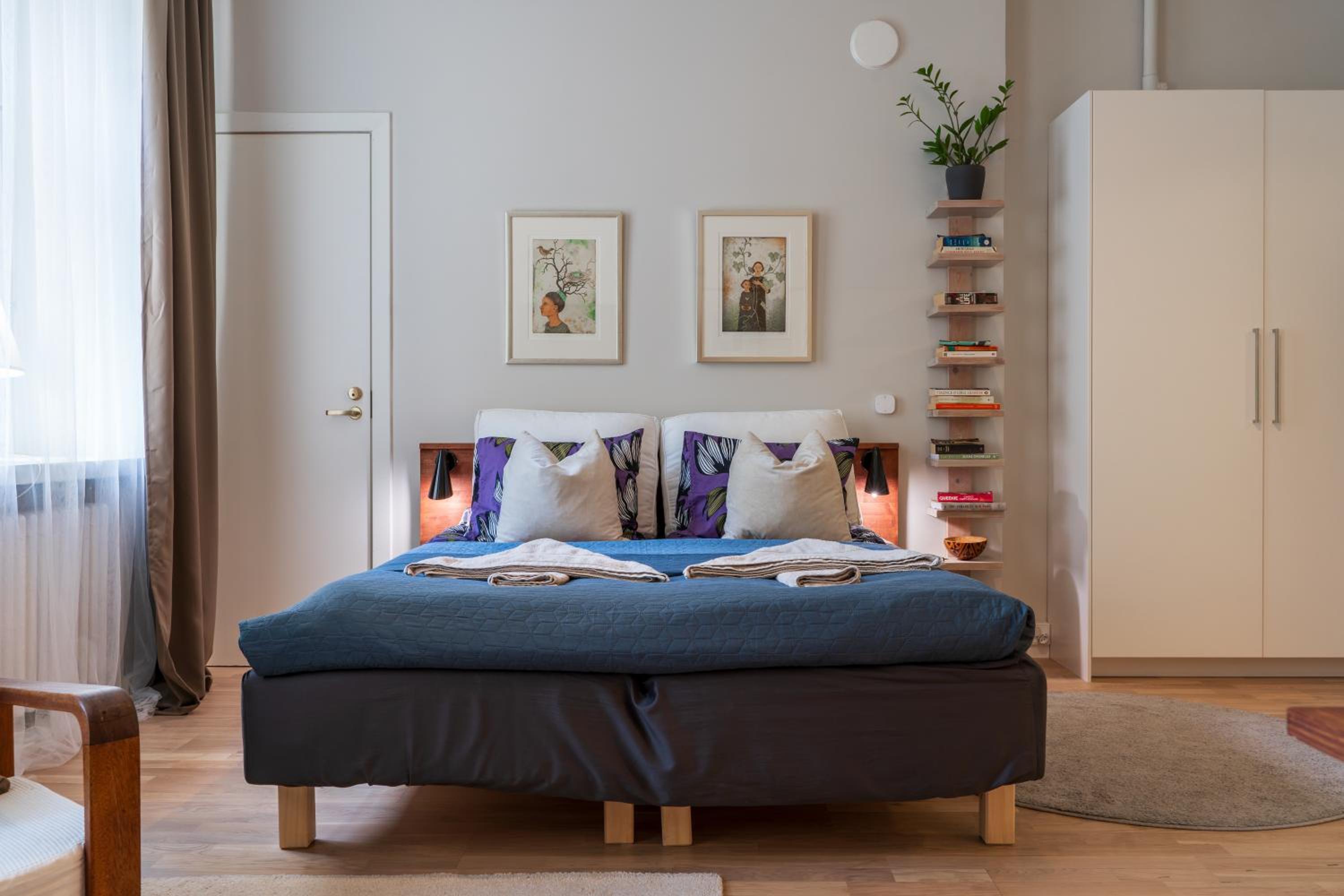 One-Bedroom Apartment - Photo 1