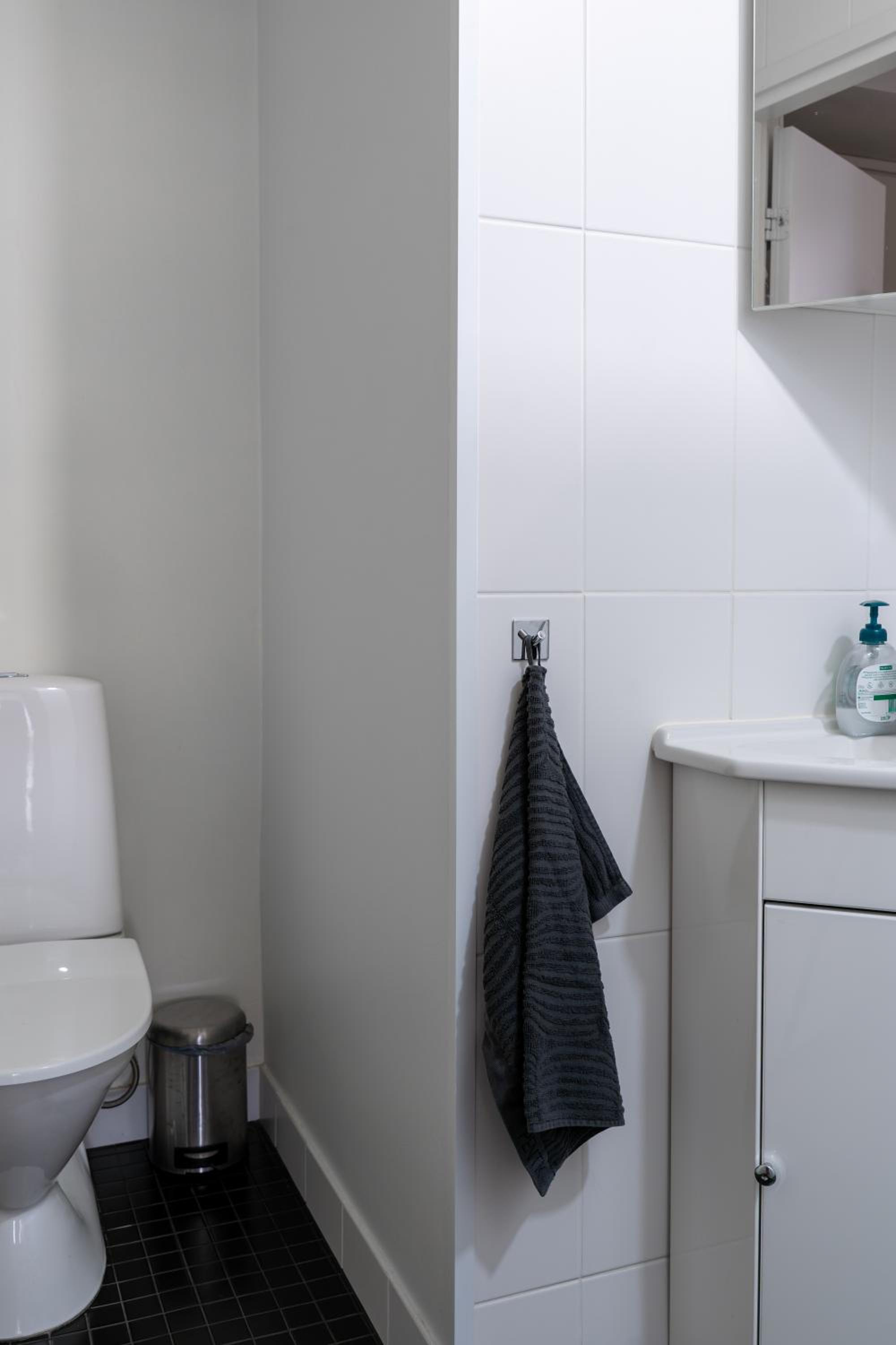 One-Bedroom Apartment - Photo 2