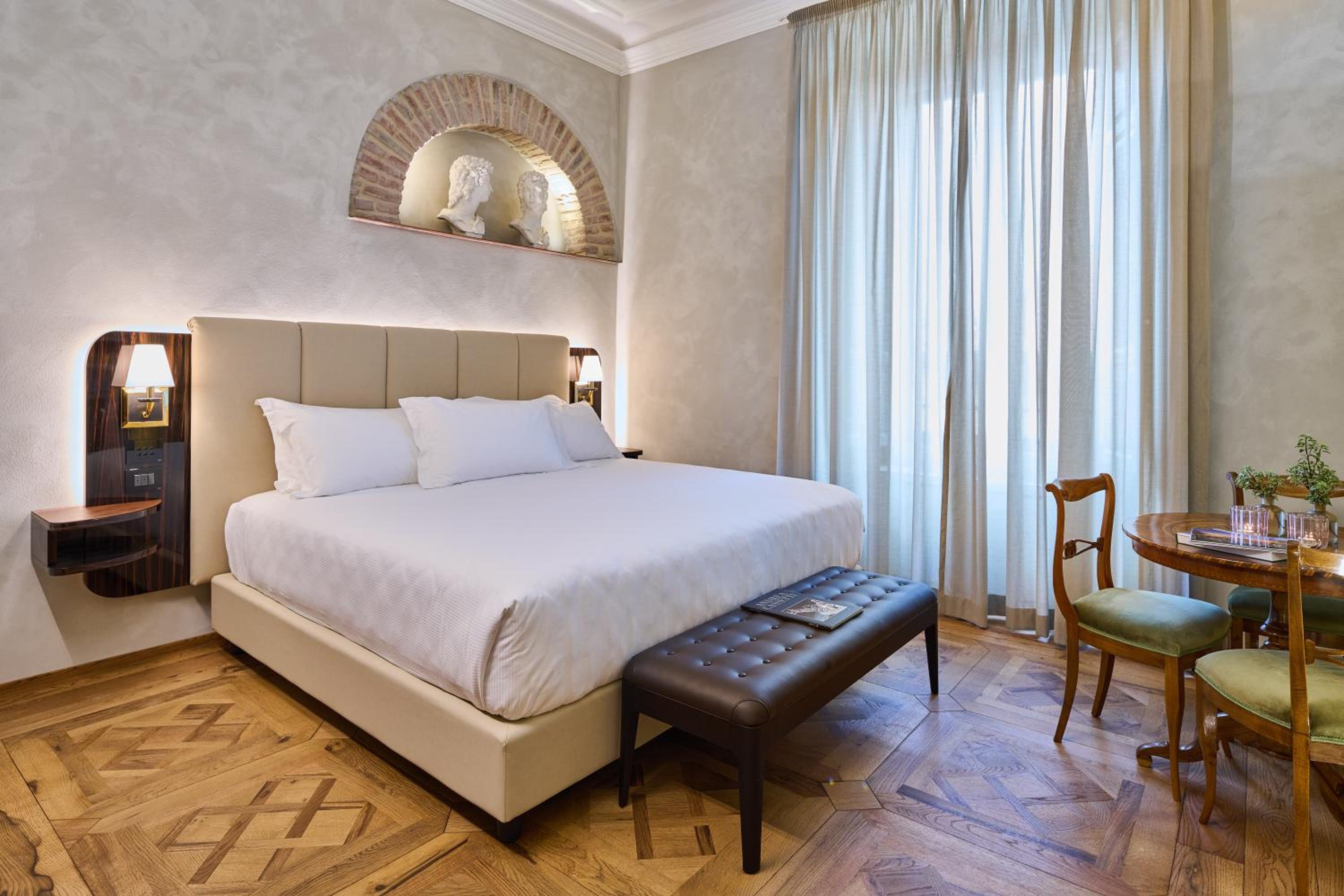 Deluxe King Room photo 1