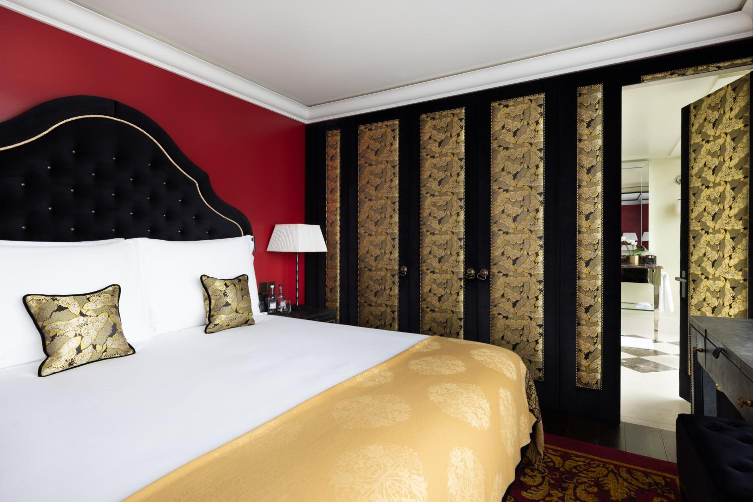 Deluxe Balcony Suite photo 3