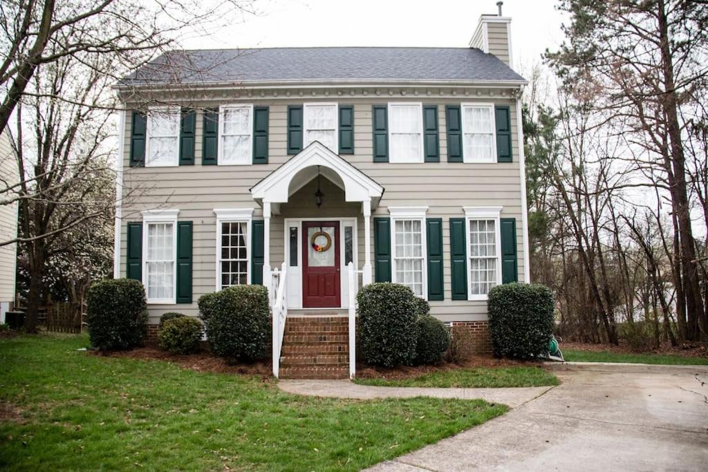Three-Bedroom House photo 2
