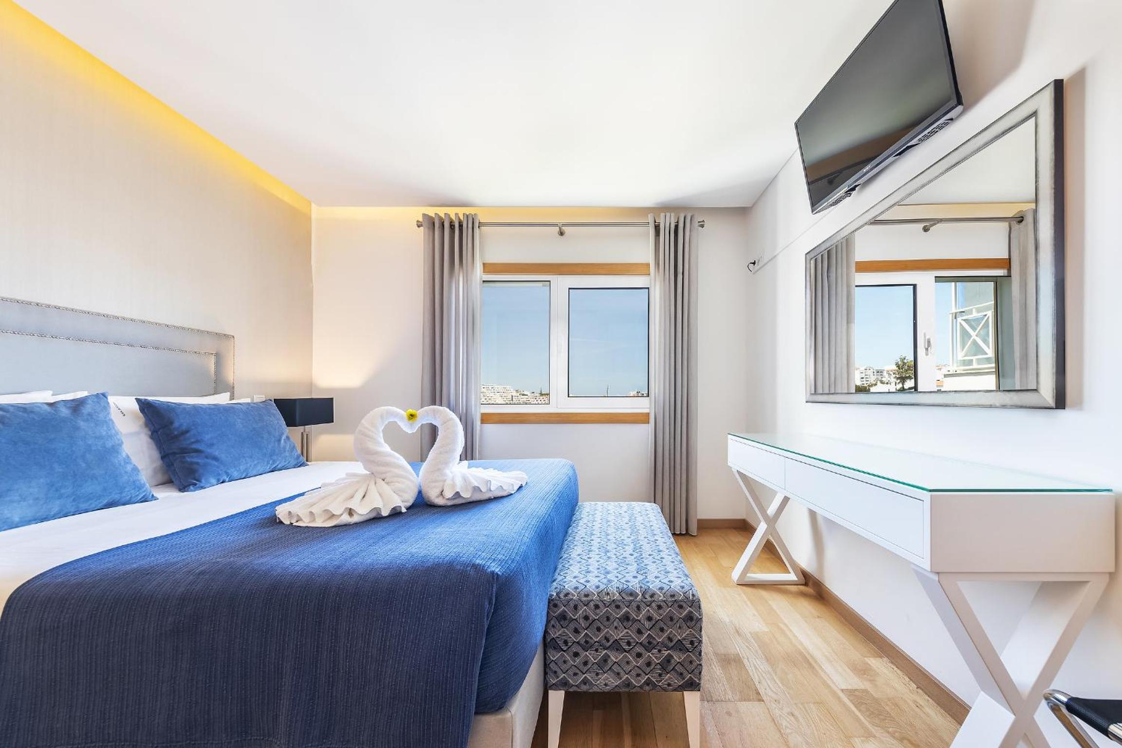 Apartment with Sea View - Photo 28