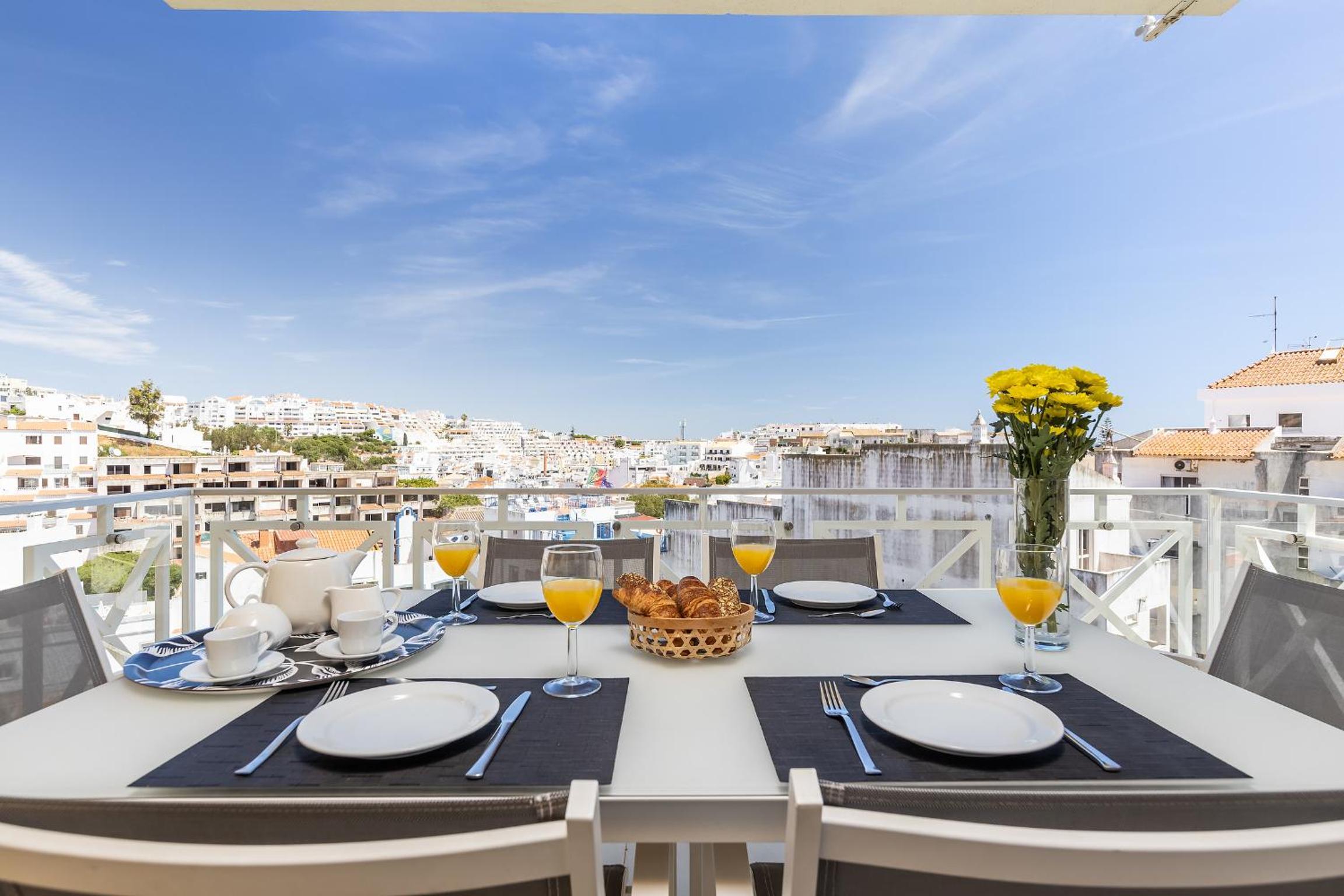 Apartment with Sea View - Photo 32