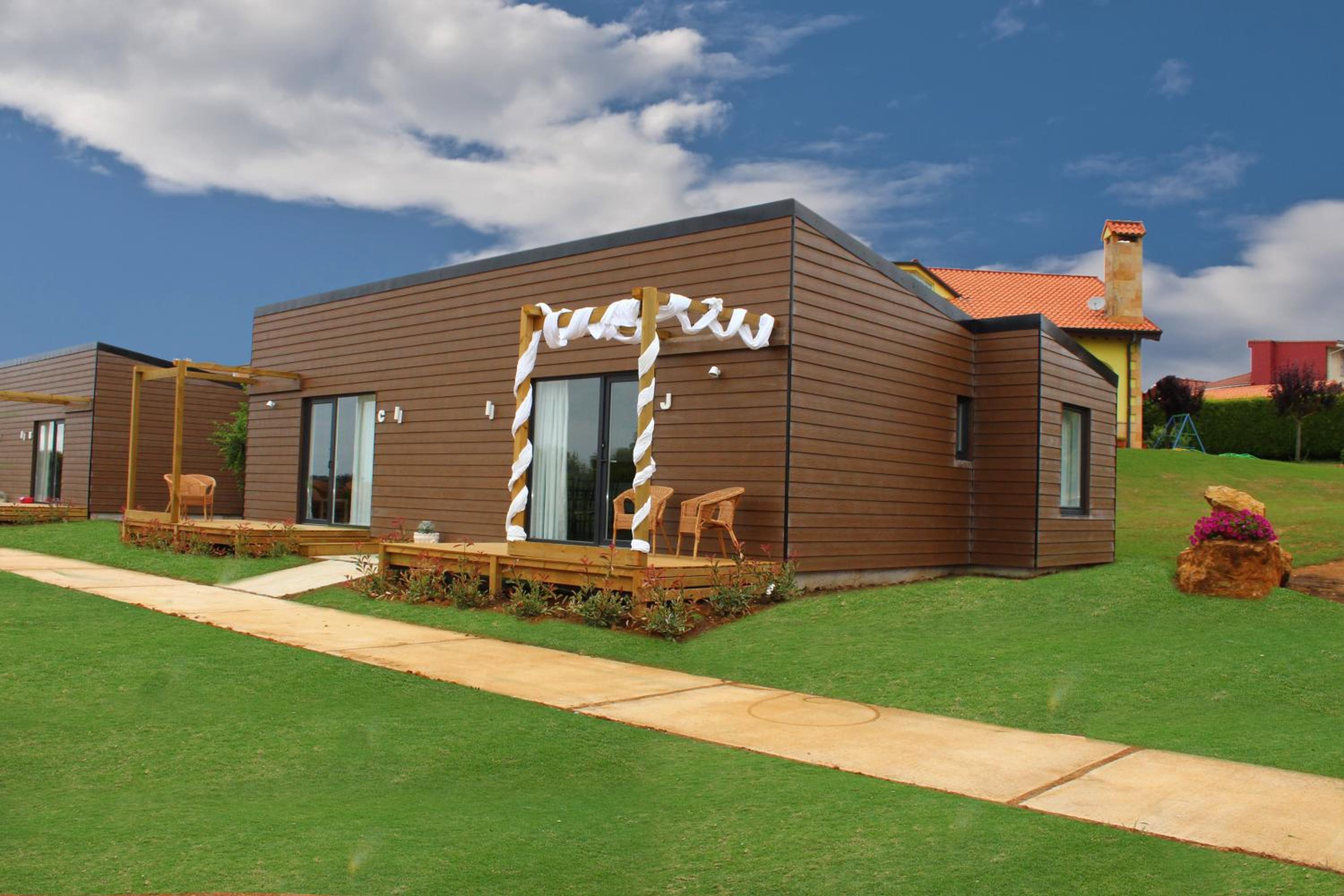 Two-Bedroom Bungalow - Photo 2