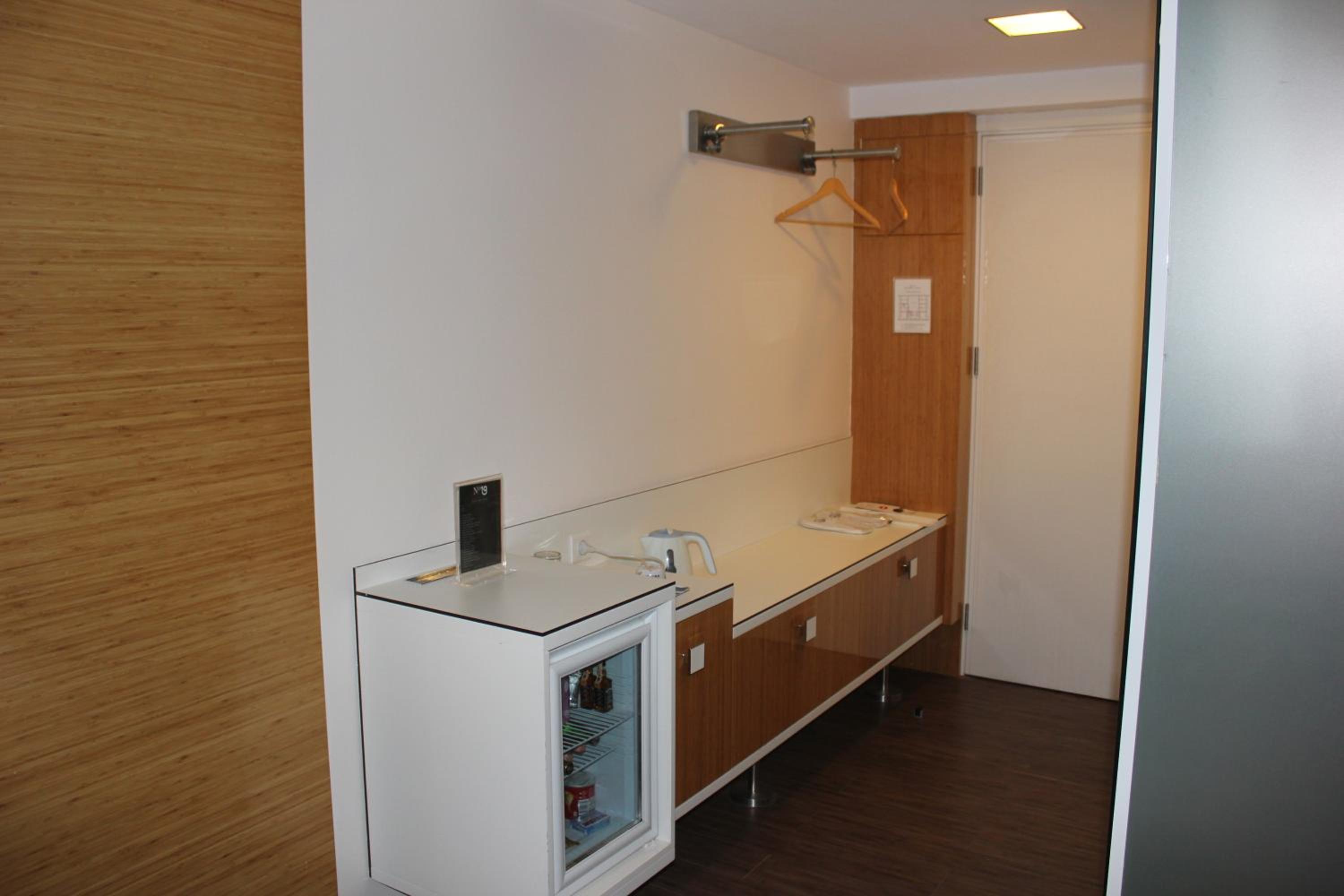 Standard Twin Room - Photo 5
