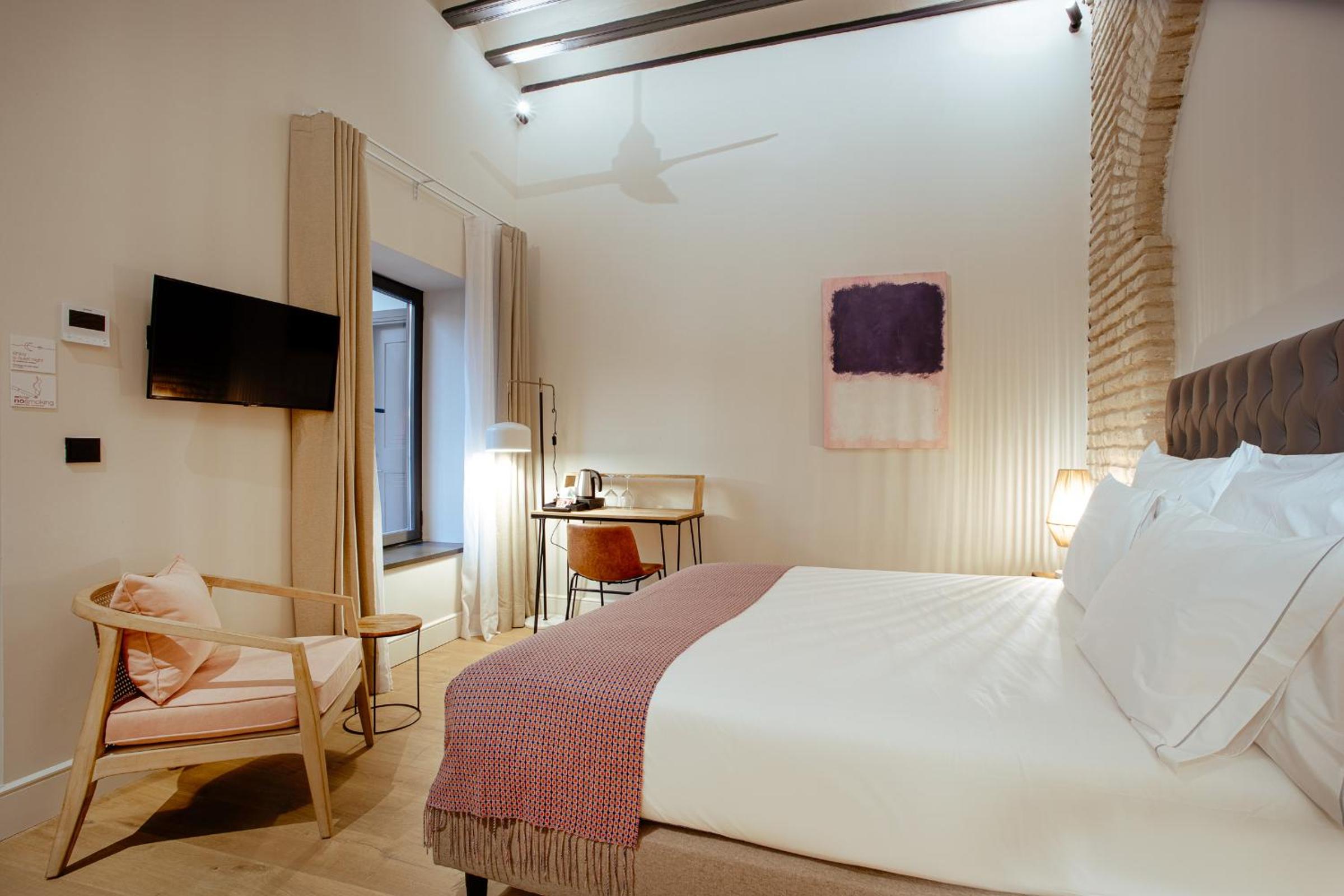 Double or Twin Room with Interior View - Photo 5
