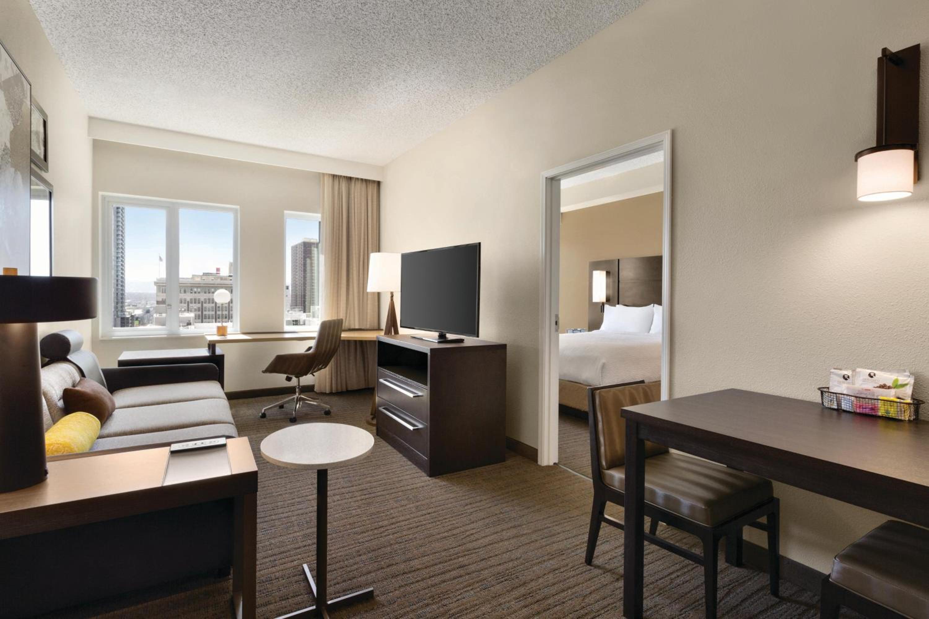 One-Bedroom Suite - Photo 8