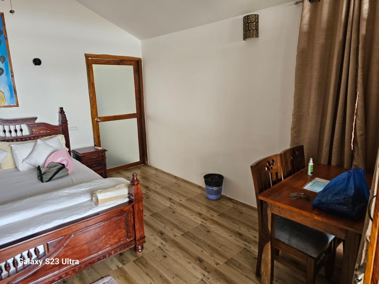Deluxe Double Room with Side Sea View photo 2