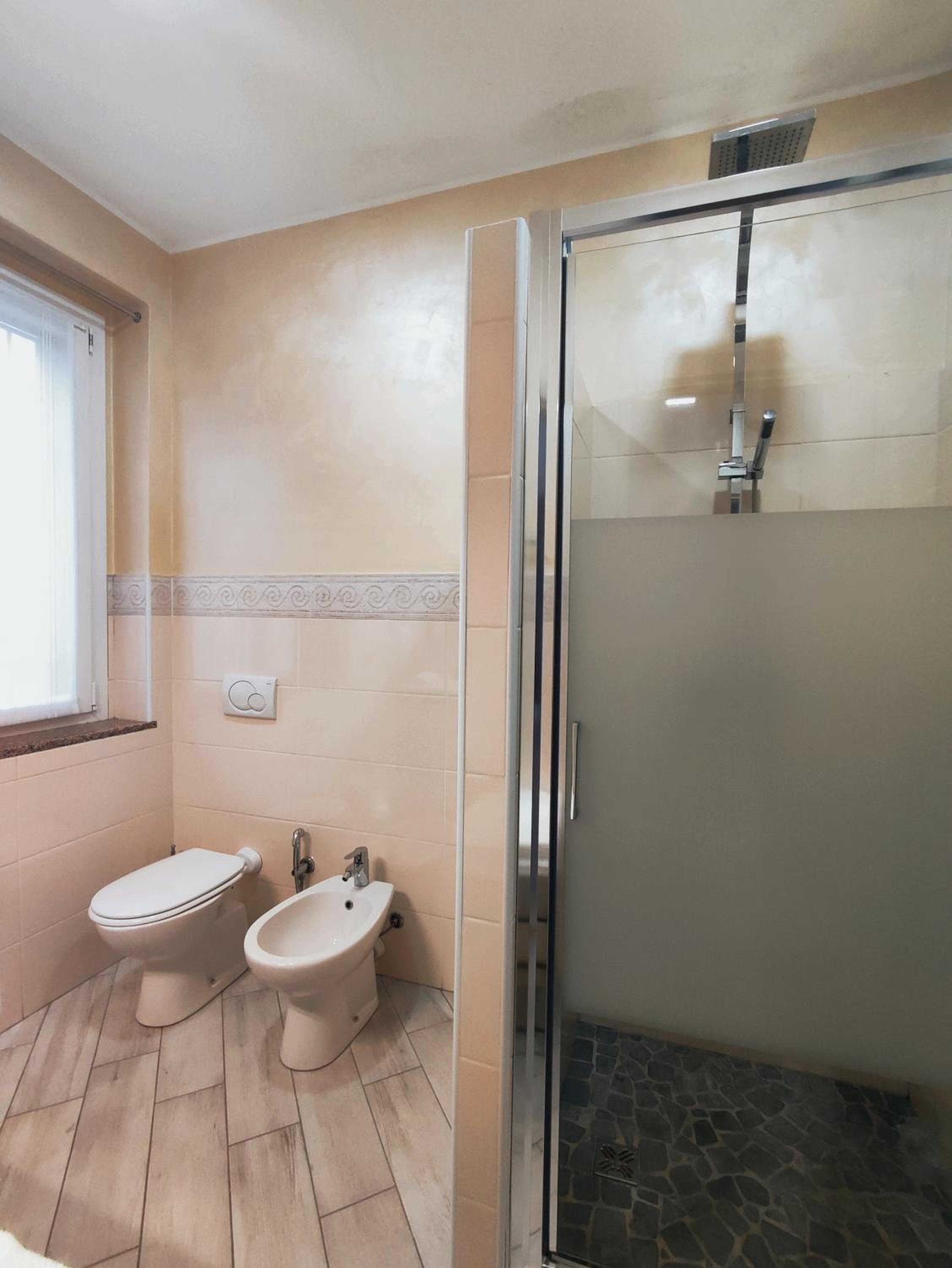 Quadruple Room with Private Bathroom - Photo 3