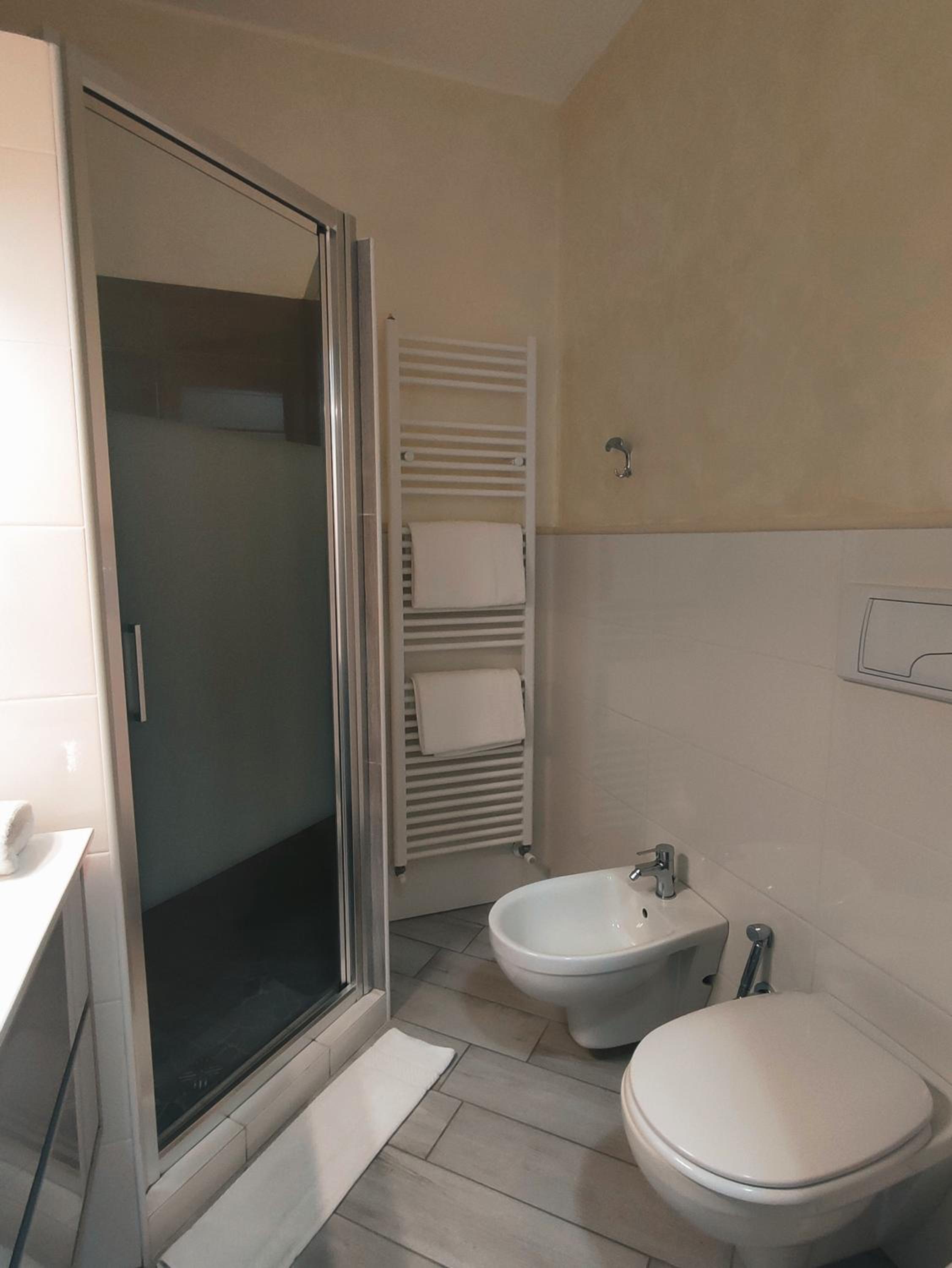 Double Room with Private Bathroom - Photo 5