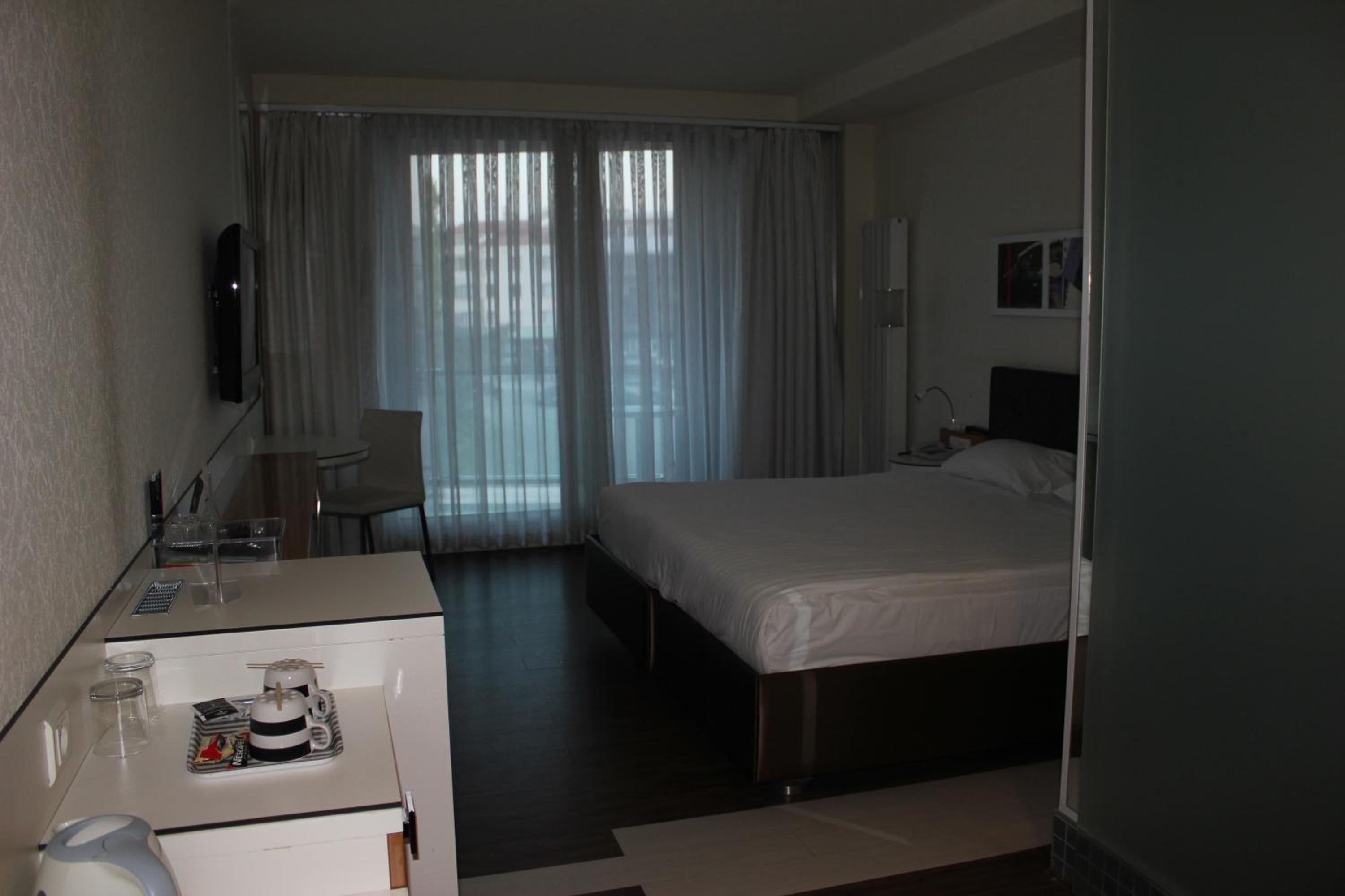 Standard Double Room - Photo 12