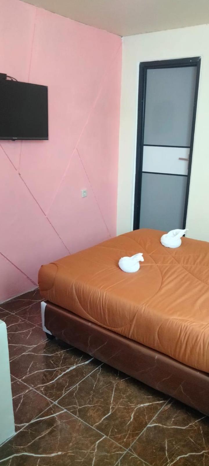 Deluxe Room - Photo 8