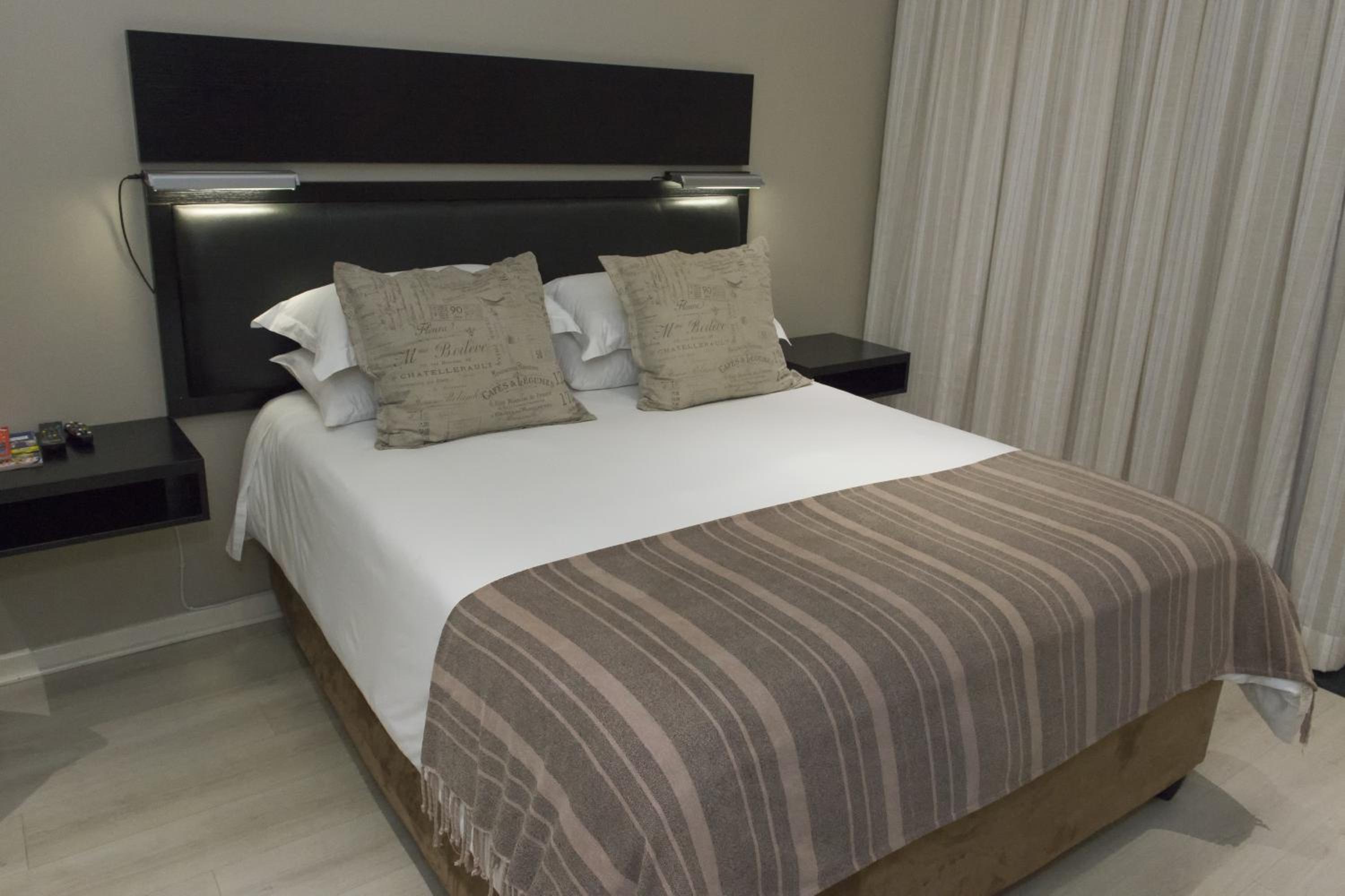 Luxury Queen Room - 1