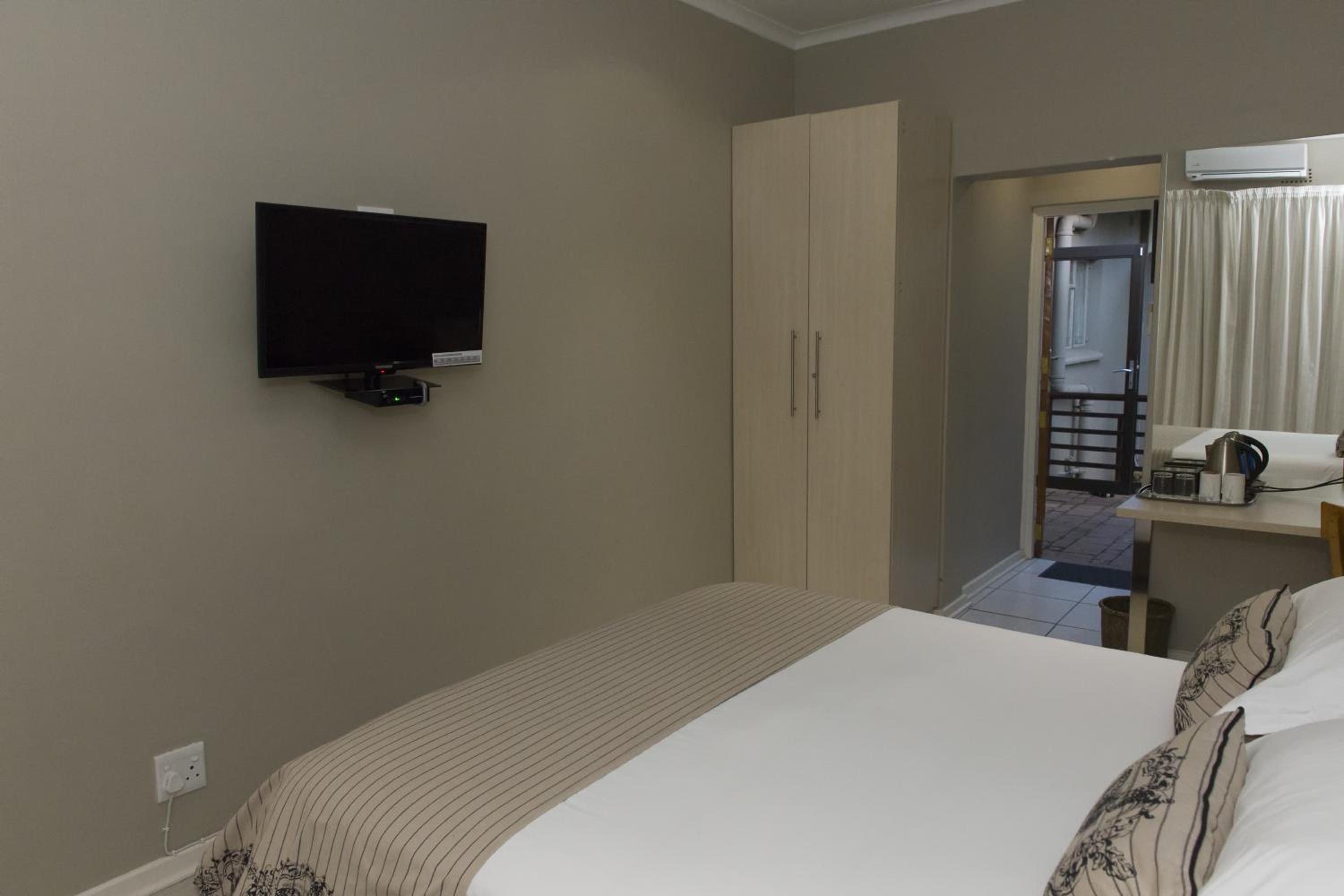 Luxury Queen Room - 4
