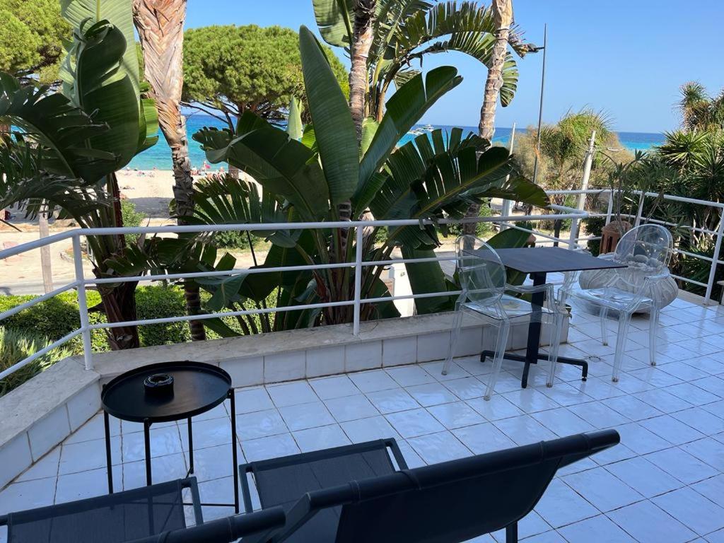 Double Room with Sea View - Photo 2