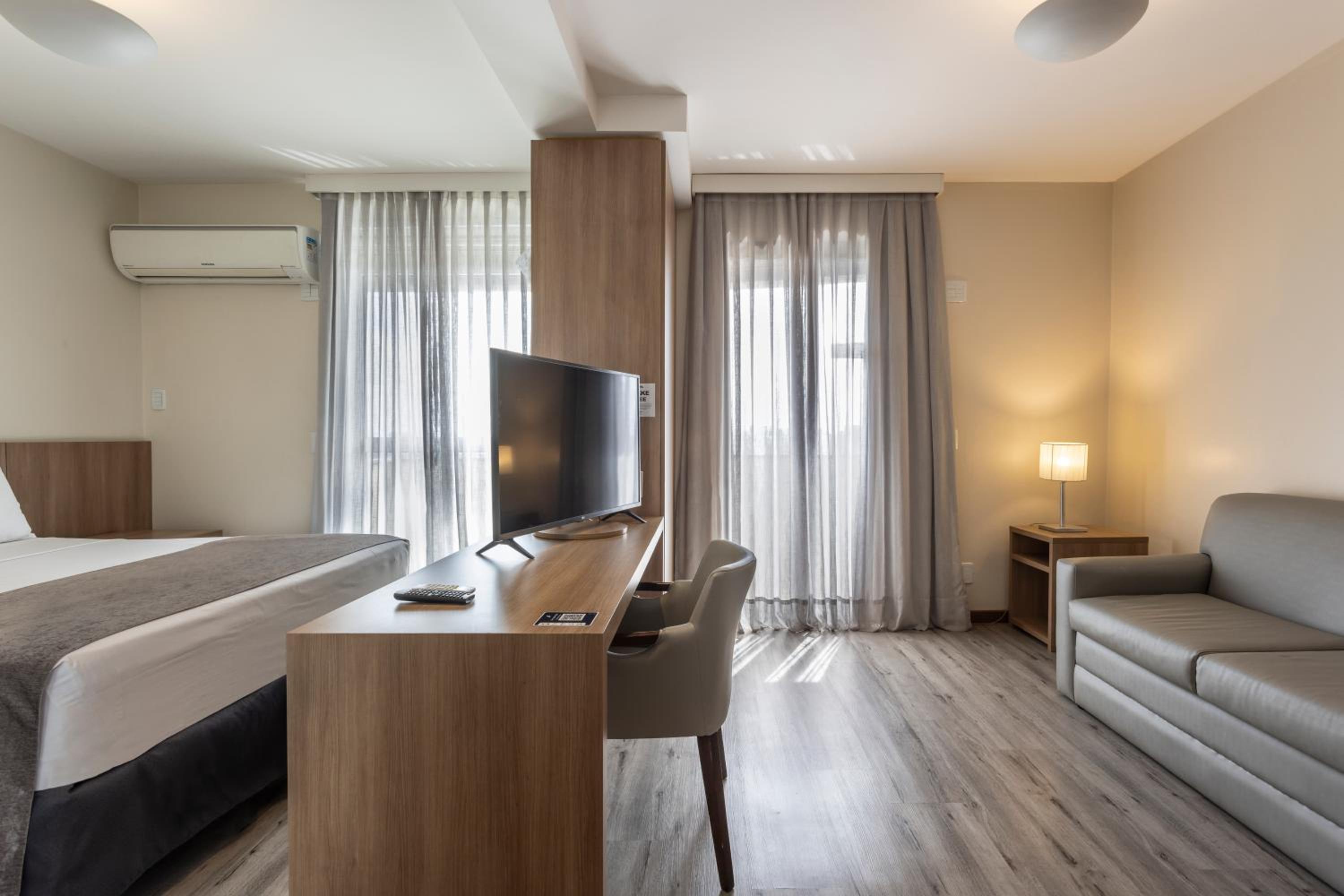 Luxury Suite - Photo 1