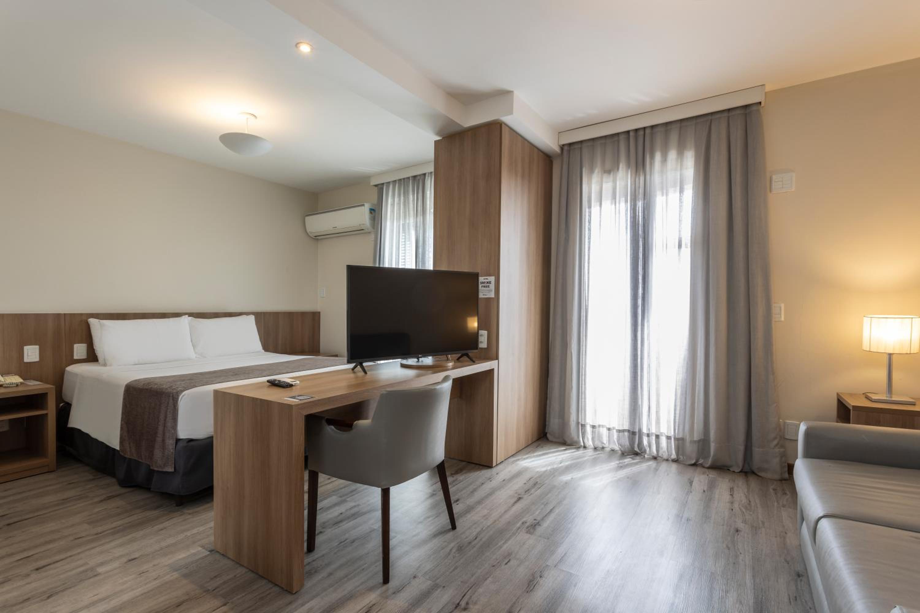 Luxury Suite - Photo 4