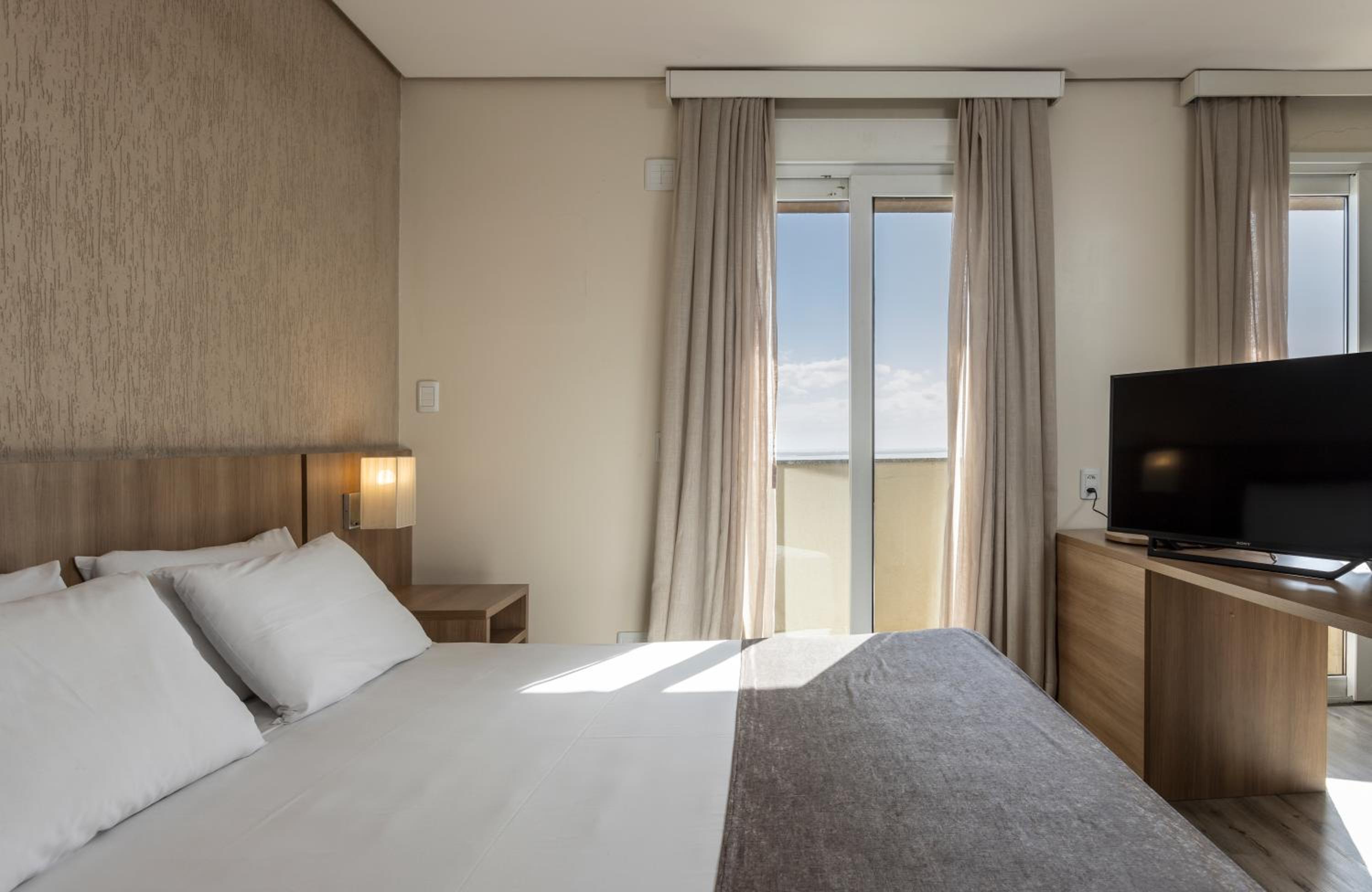 Luxury Suite - Photo 6