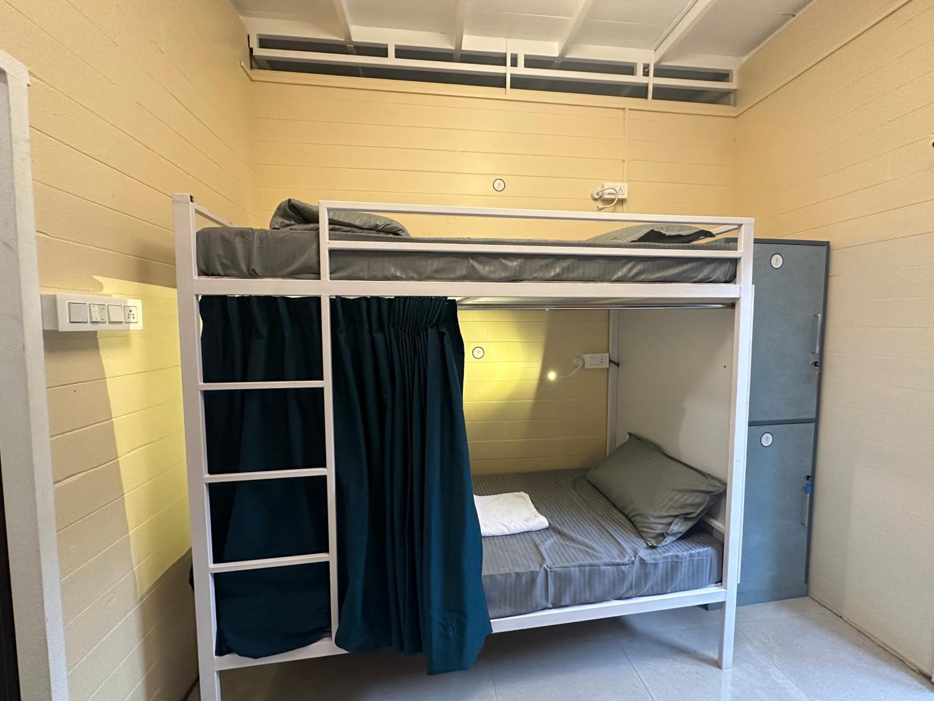 Bed in 4-Bed Male Dormitory Room photo 2