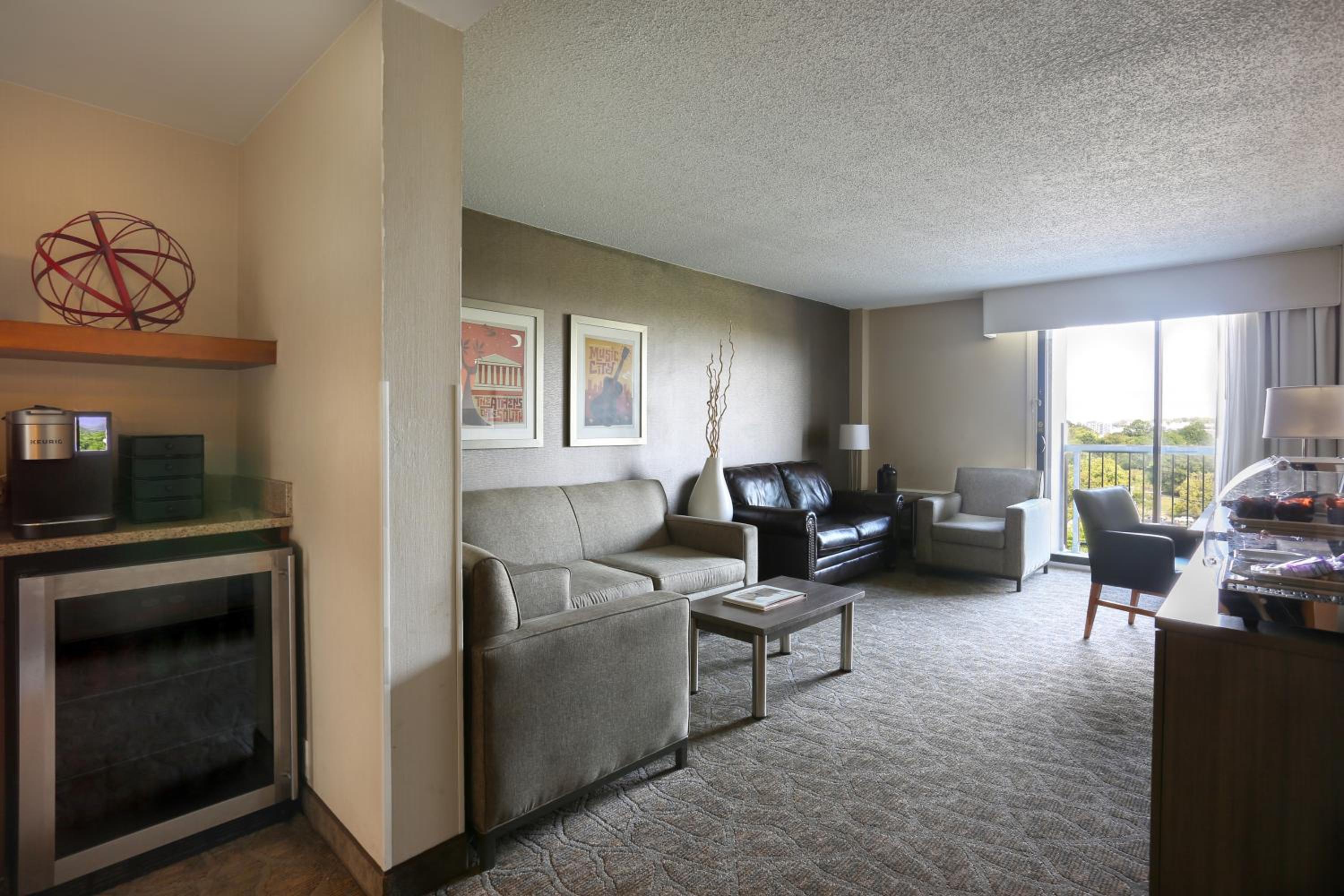 Standard King Room With Lounge Access