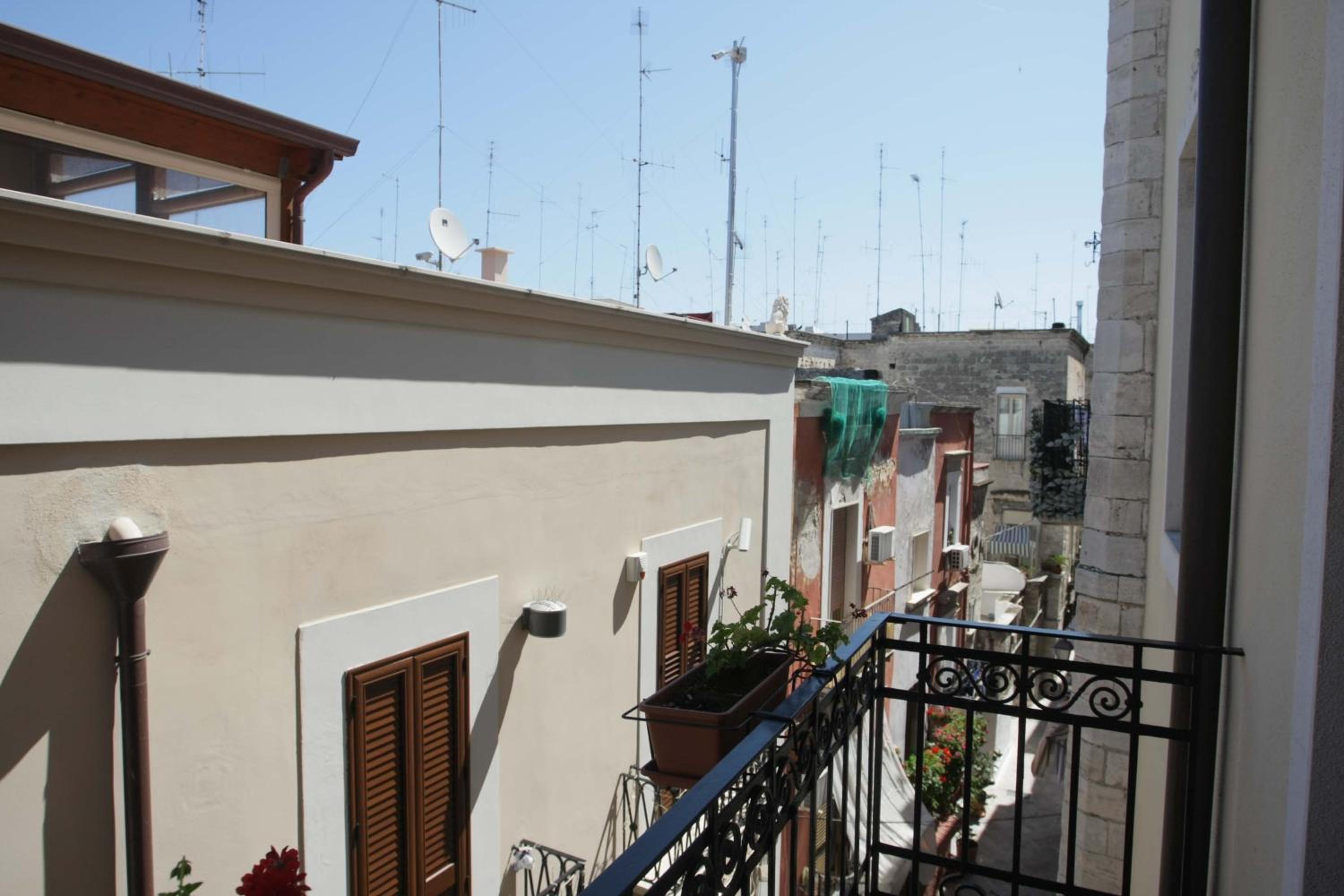 Double or Twin Room with Balcony - Photo 3