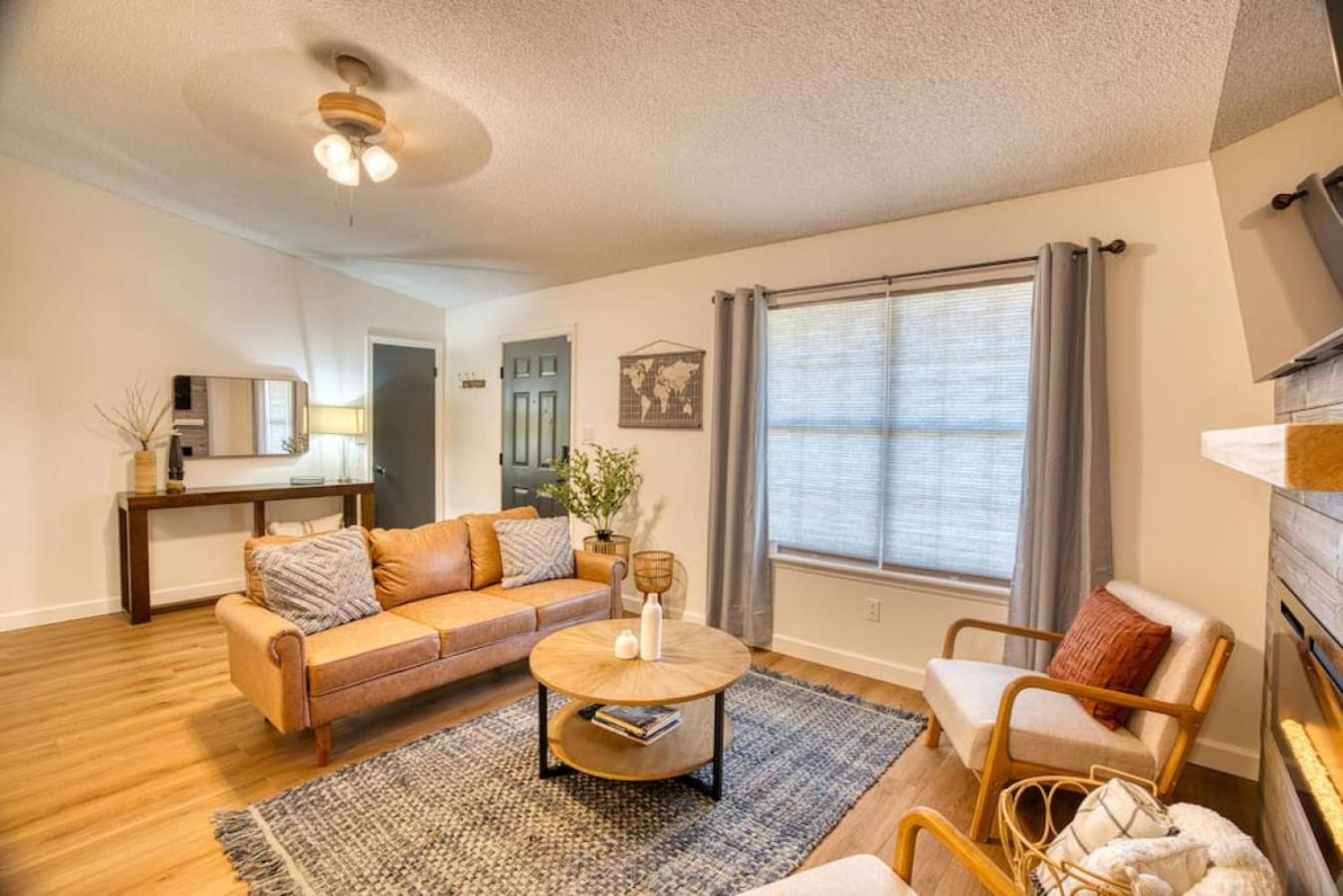 Three-Bedroom Apartment photo 1