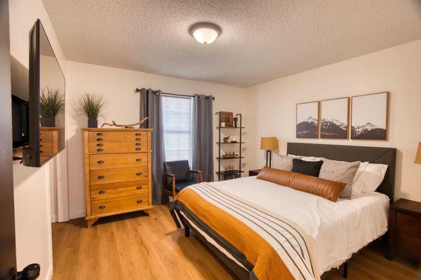 Three-Bedroom Apartment photo 2