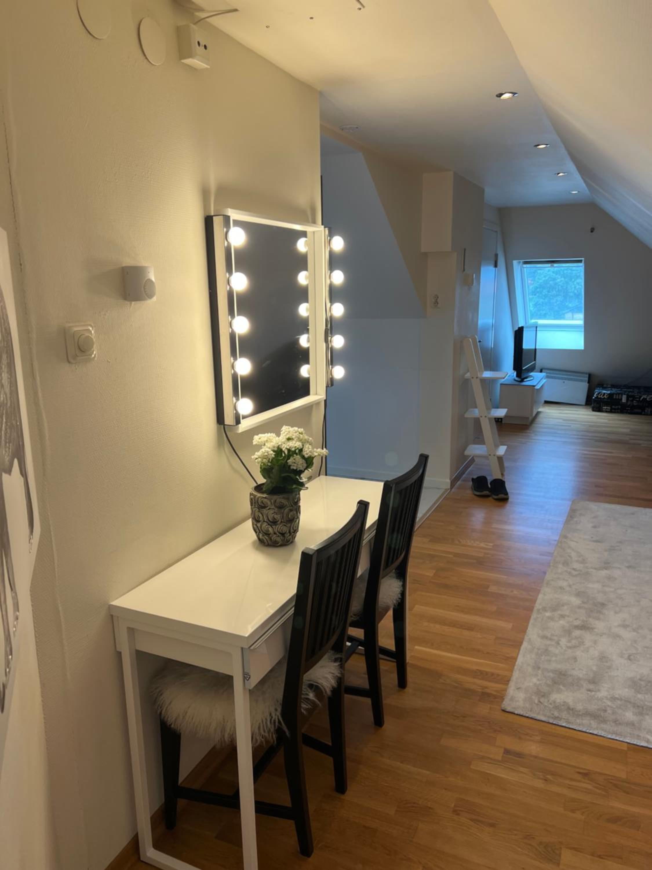 One-Bedroom Apartment photo 2