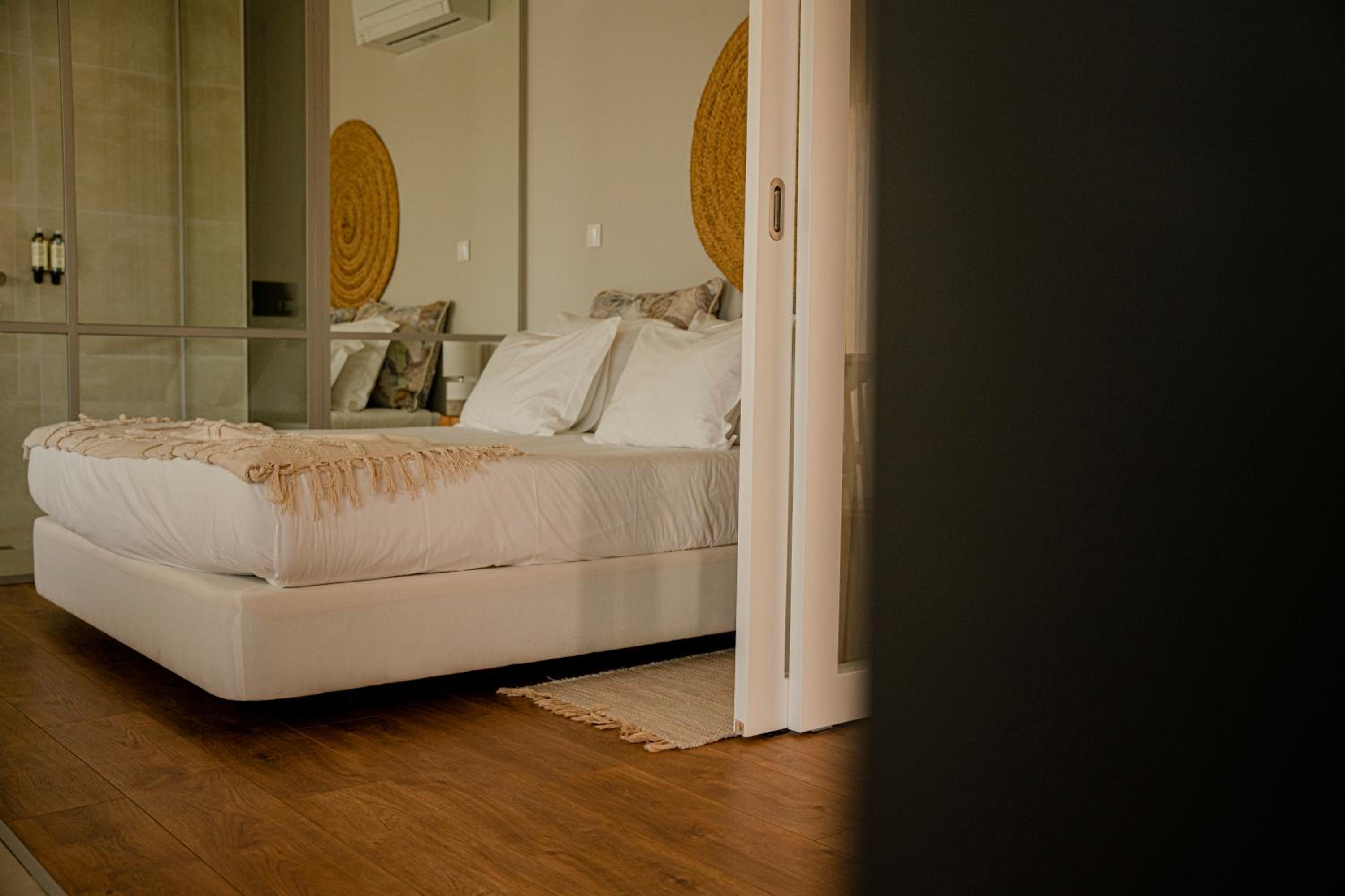 Deluxe Suite with Spa Bath photo 2