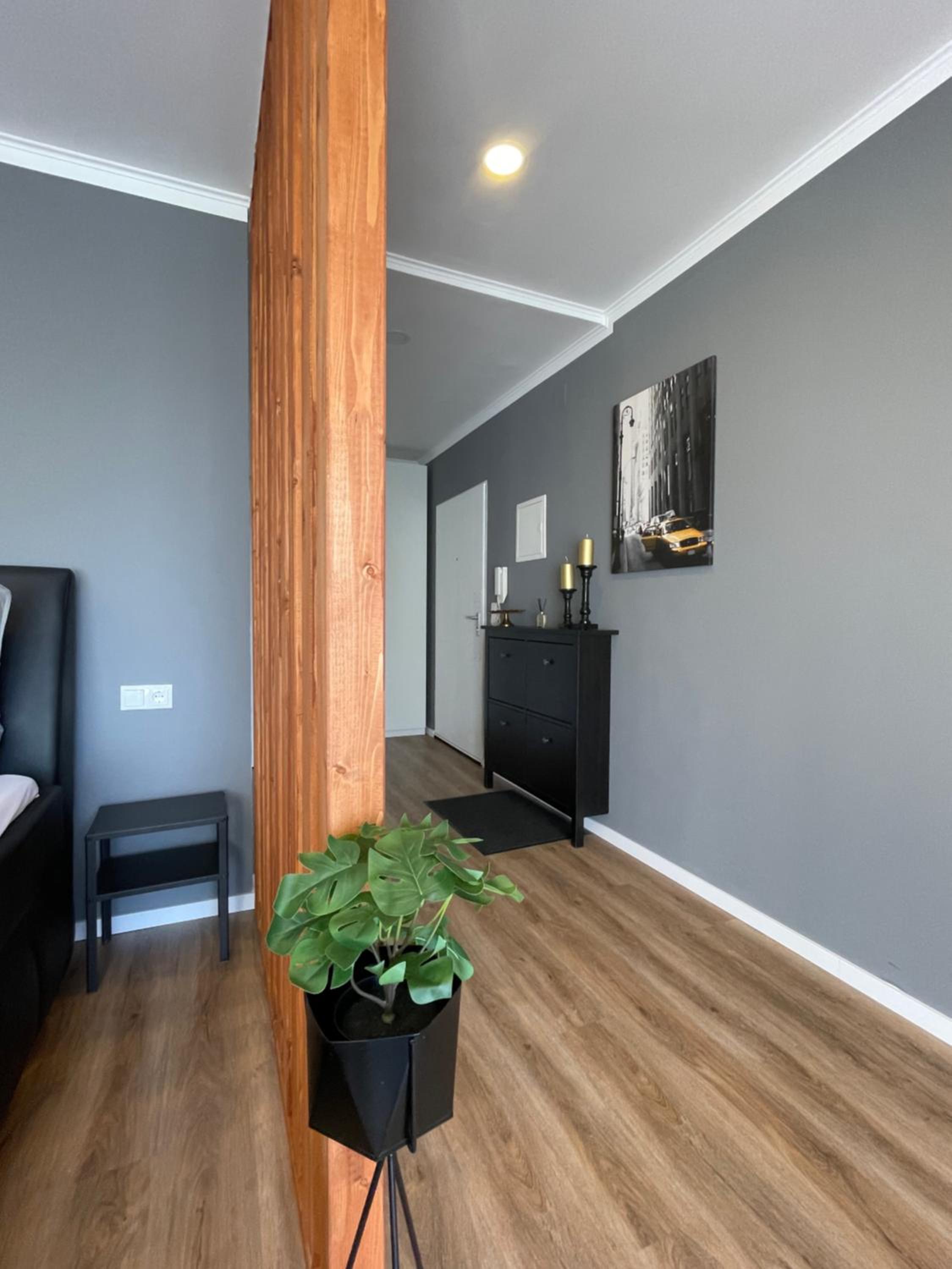 One-Bedroom Apartment photo 1