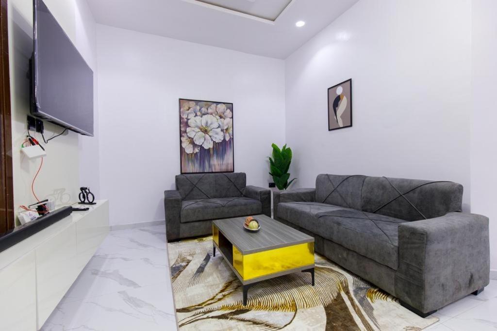 One-Bedroom Apartment photo 2