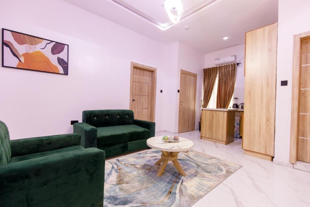 One-Bedroom Apartment photo 1