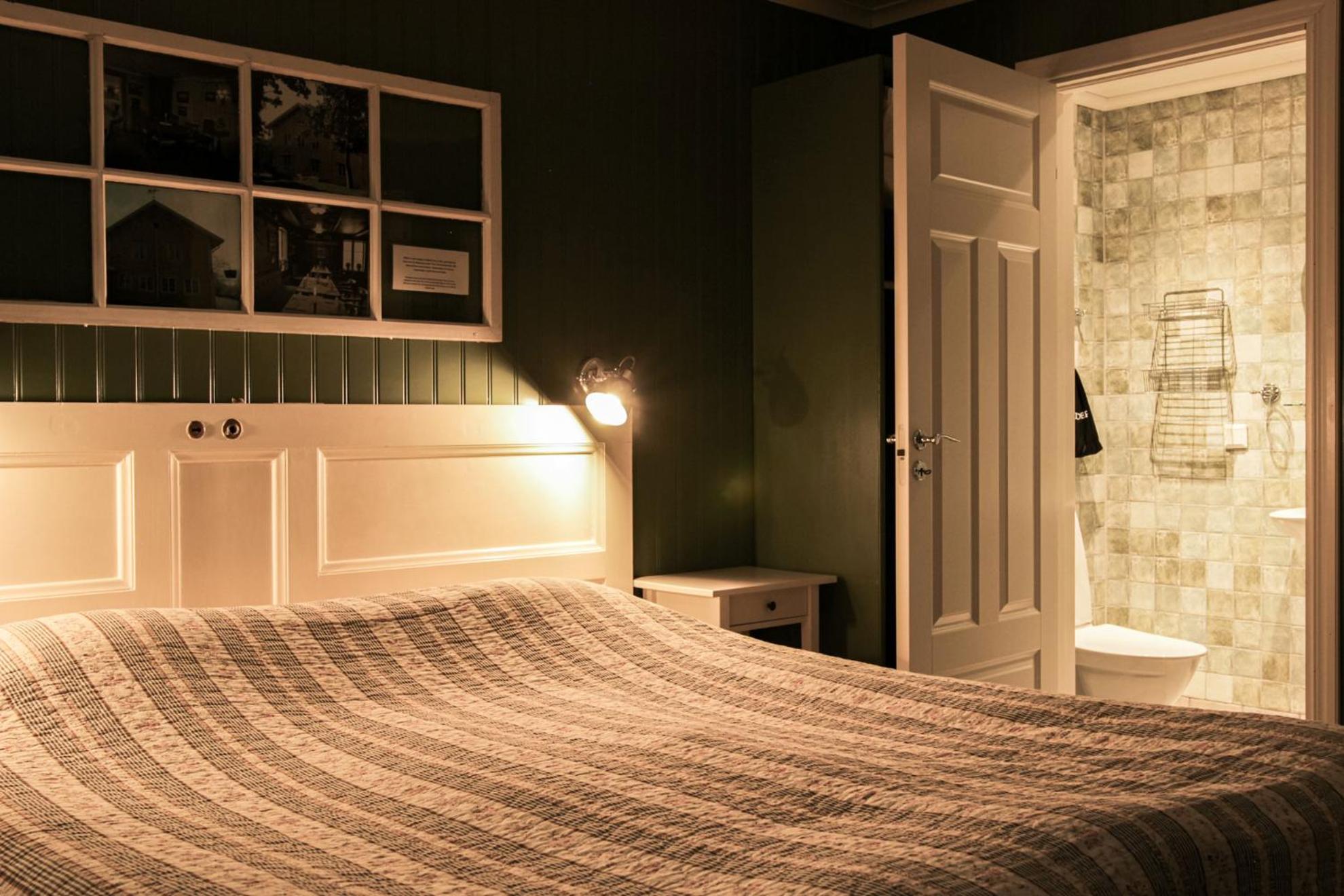 Standard Double or Twin Room - Photo 14