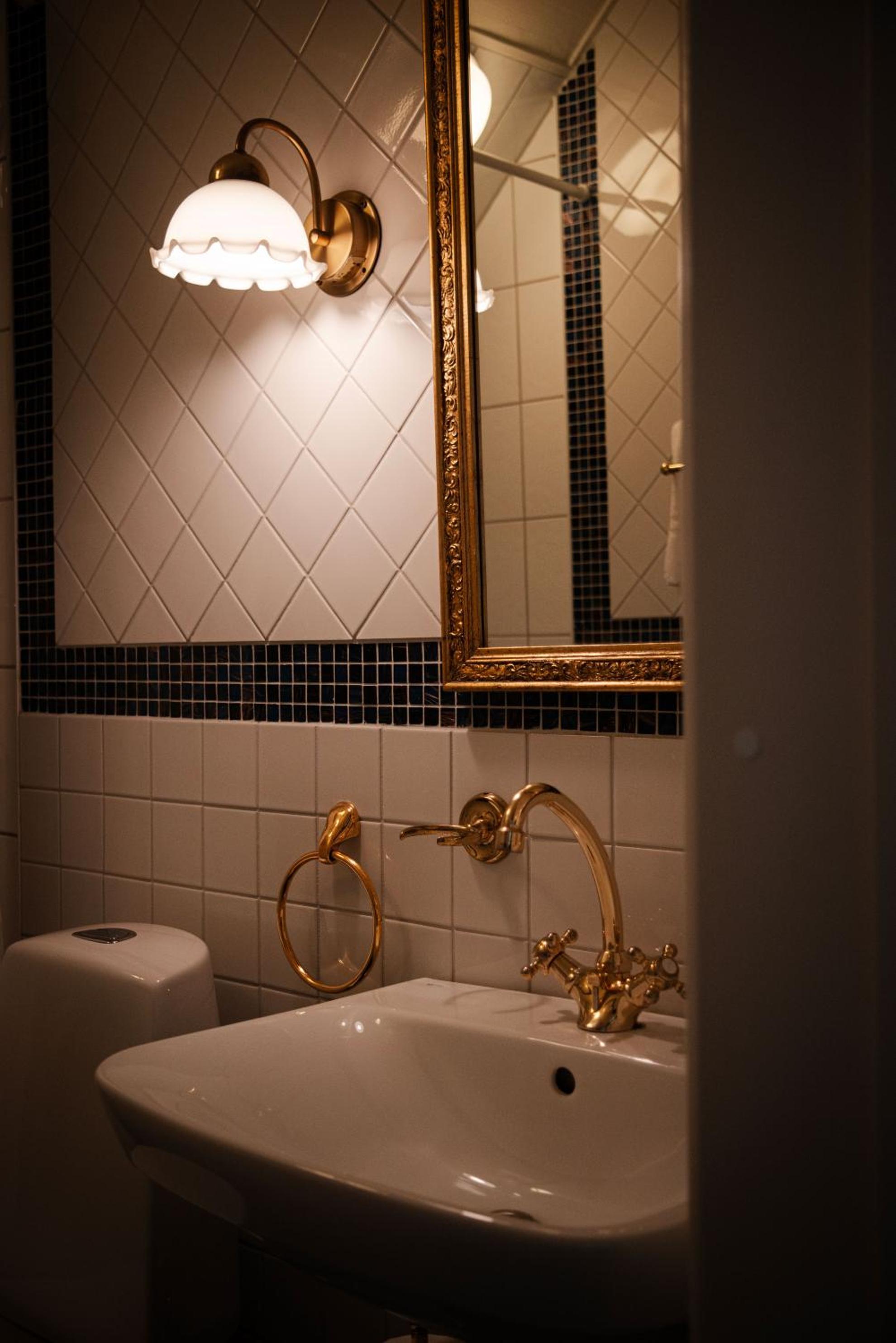 Standard Double or Twin Room - Photo 13