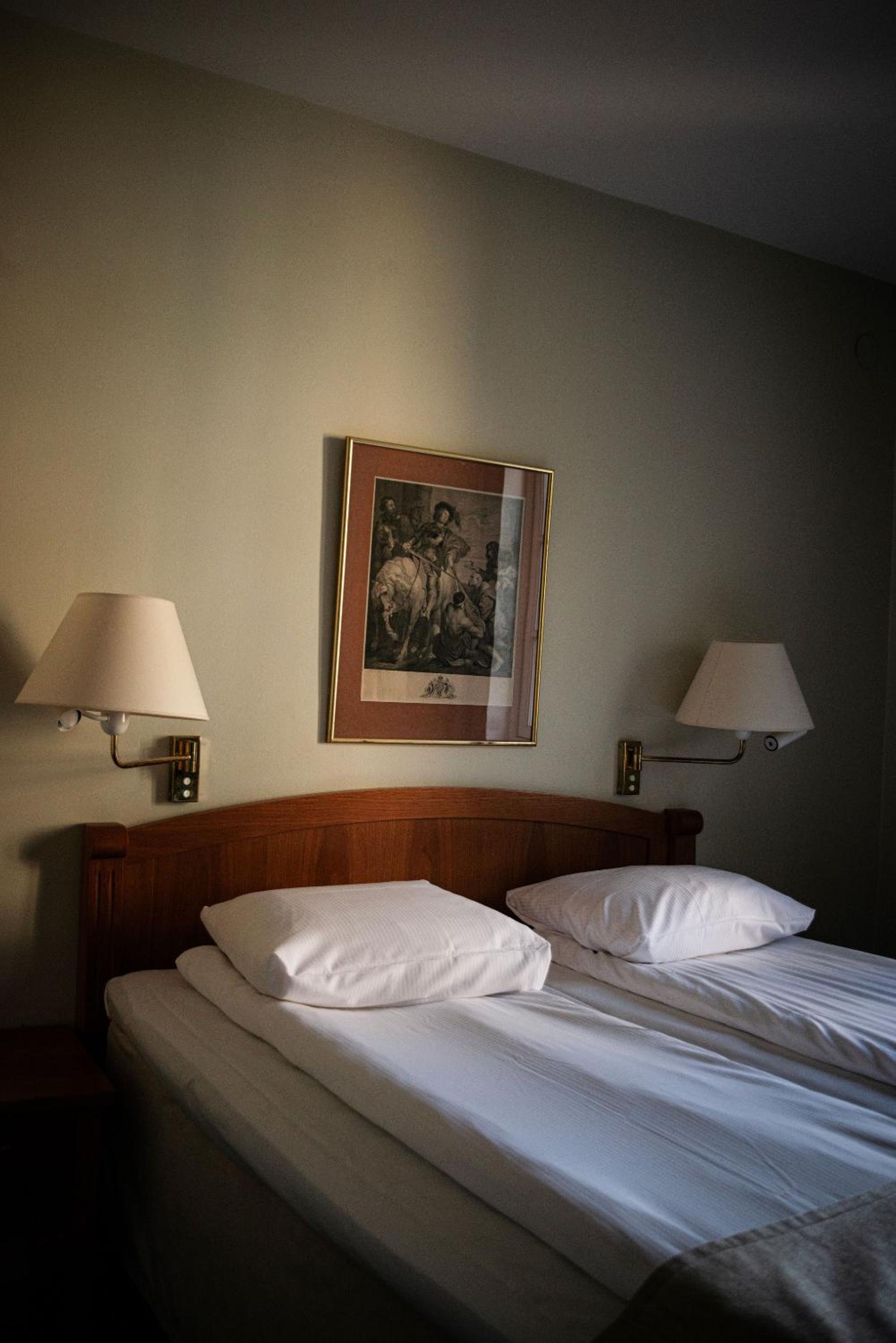 Standard Double or Twin Room - Photo 5