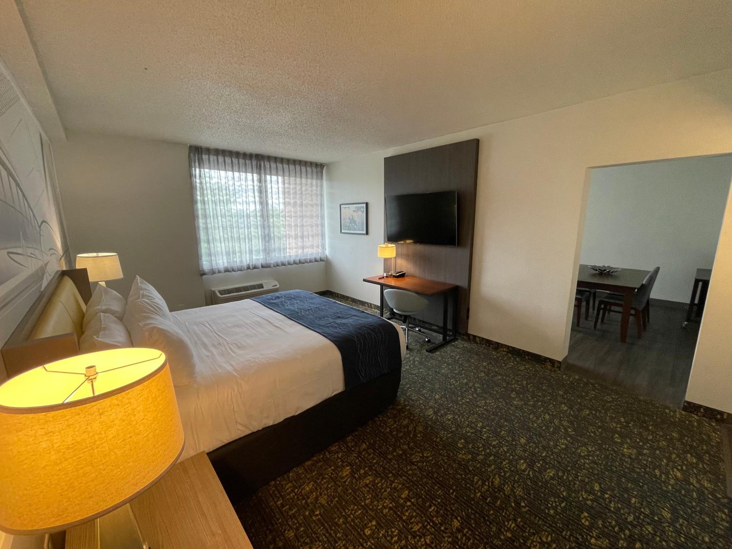 Executive King Suite photo 3