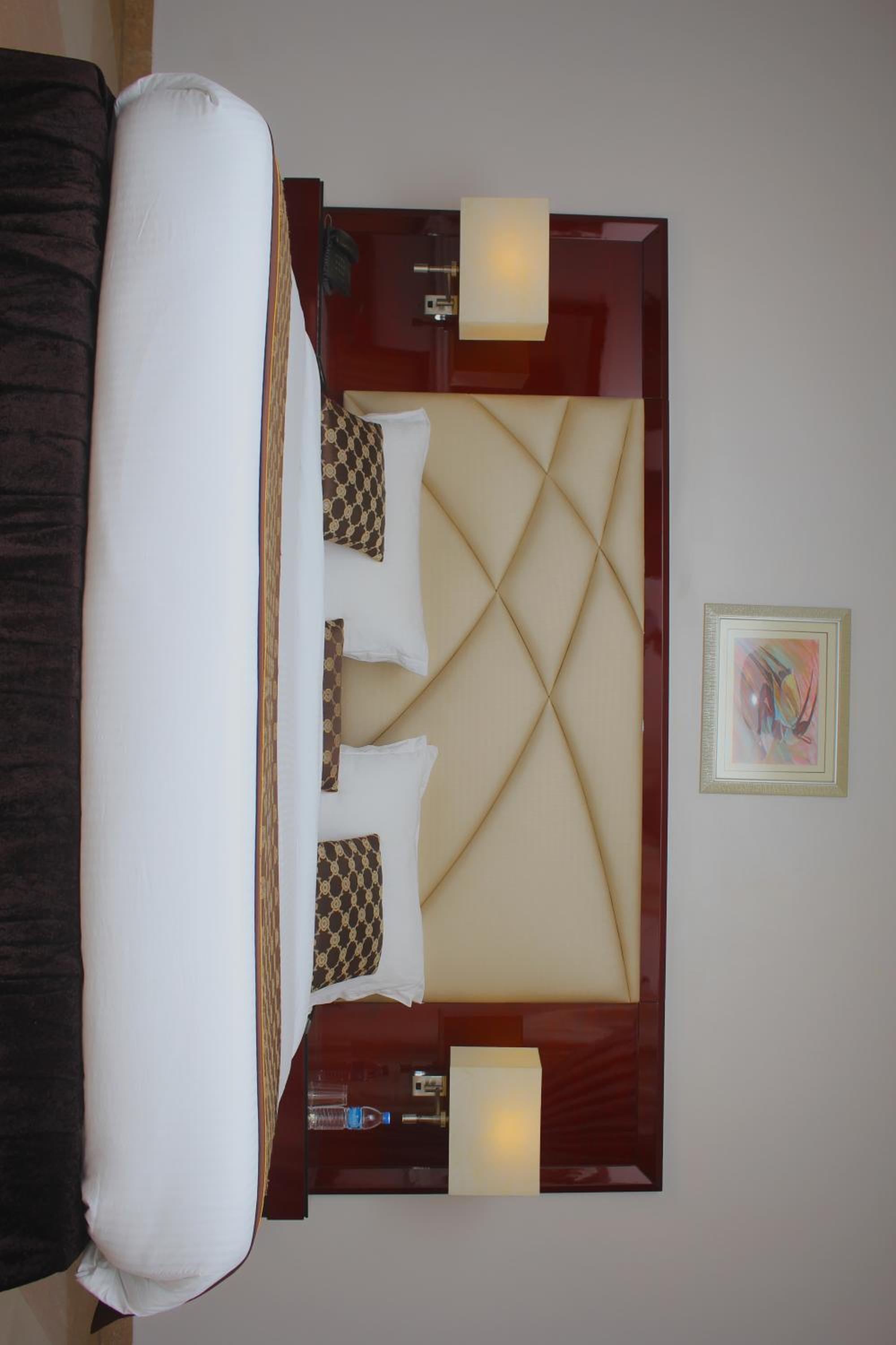 Superior King Suite photo 2