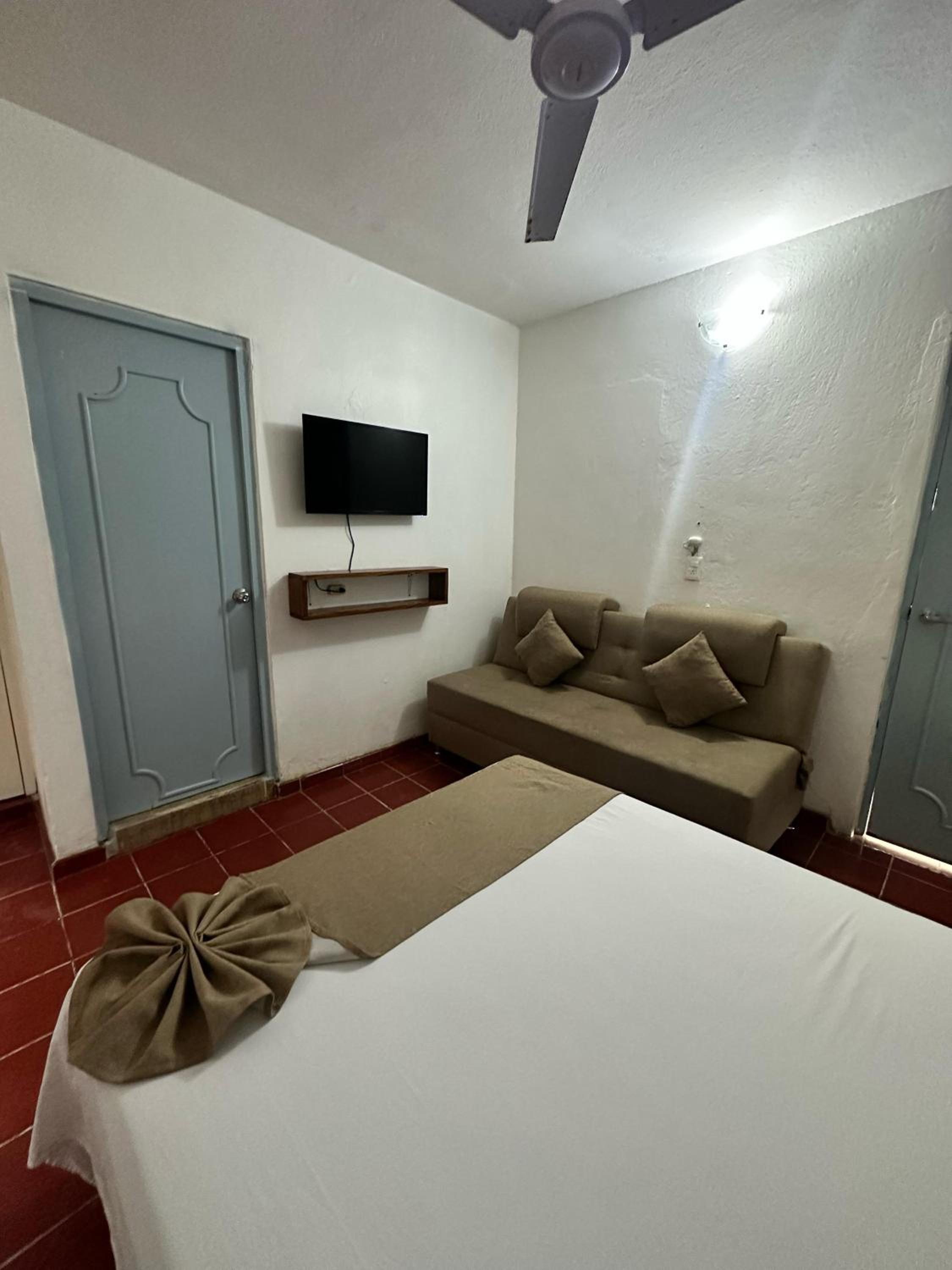 Deluxe Room - Photo 5