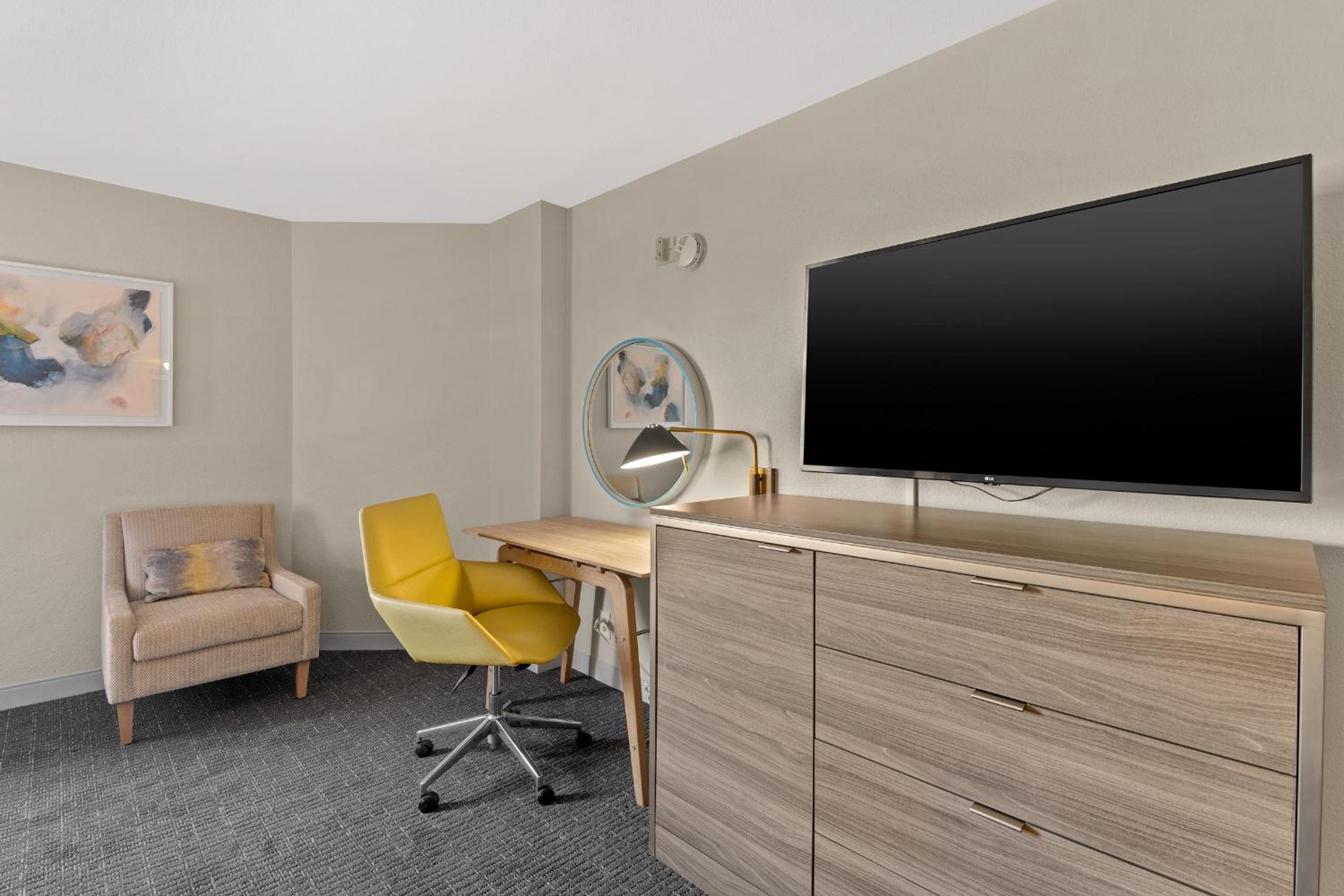 Junior King Suite
