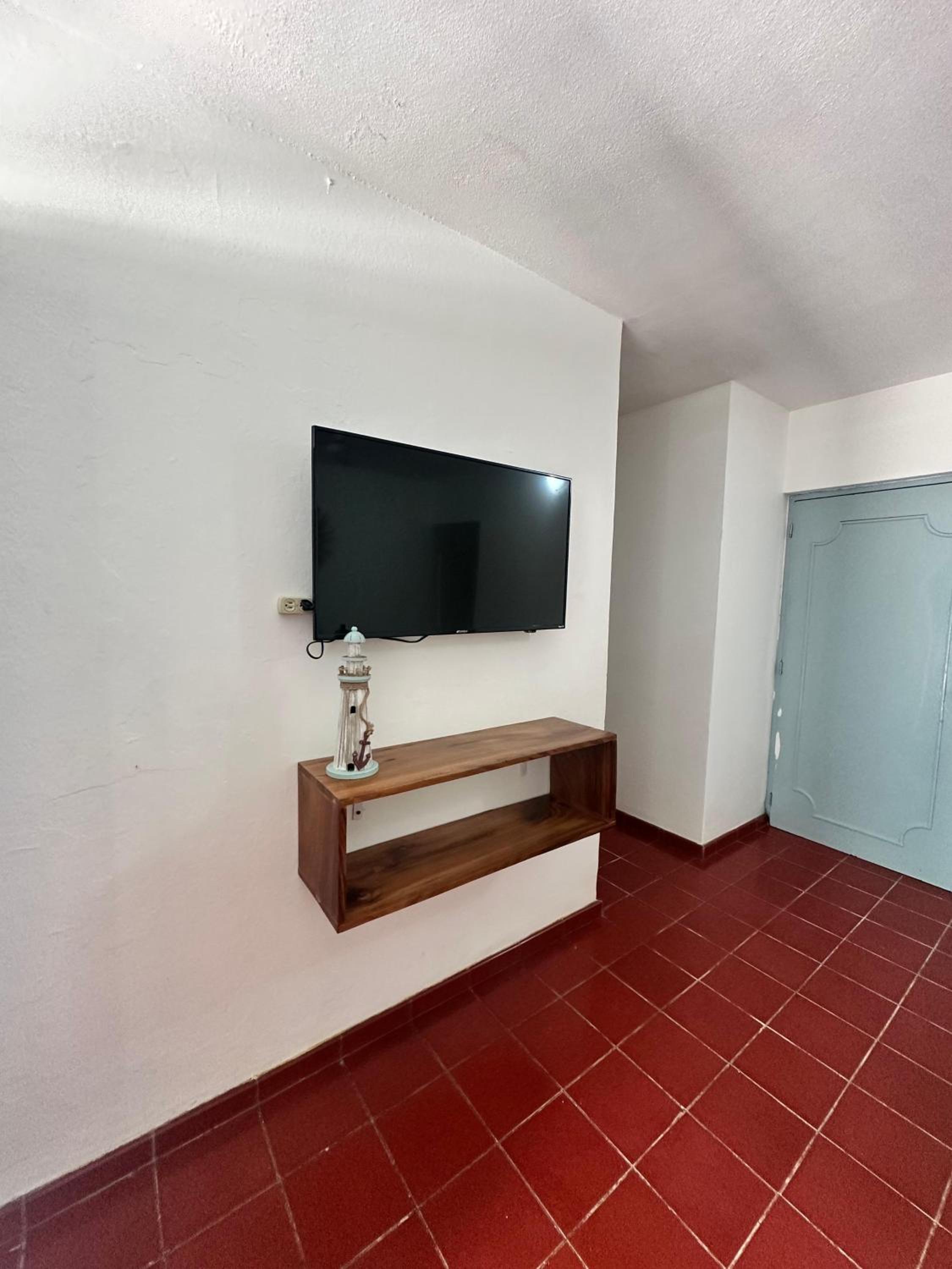 Studio with Sofa Bed - Photo 2