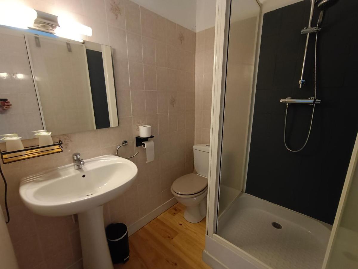 Double Room with Private Bathroom - Photo 2