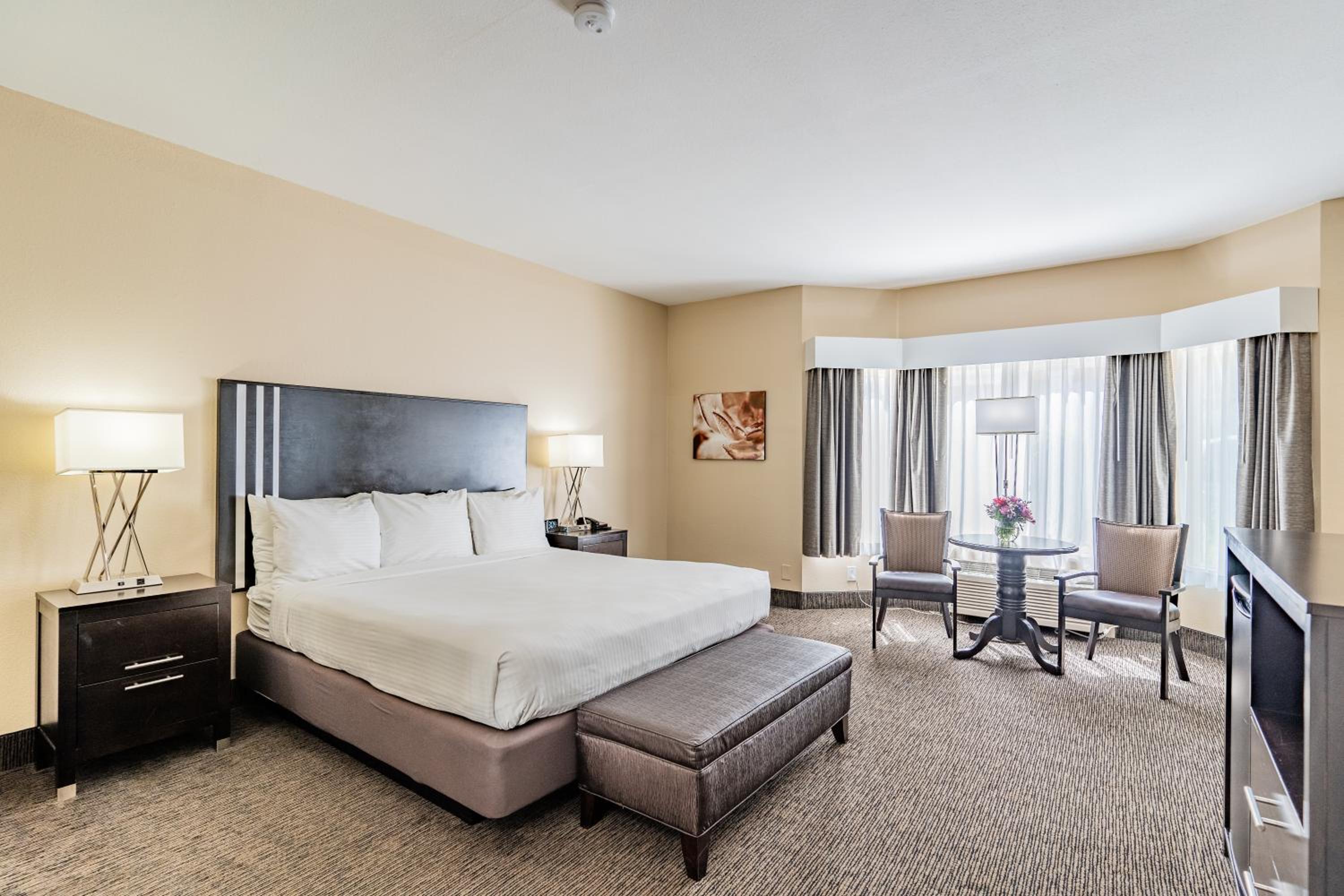 Deluxe Room - 1 King Bed - Photo 1