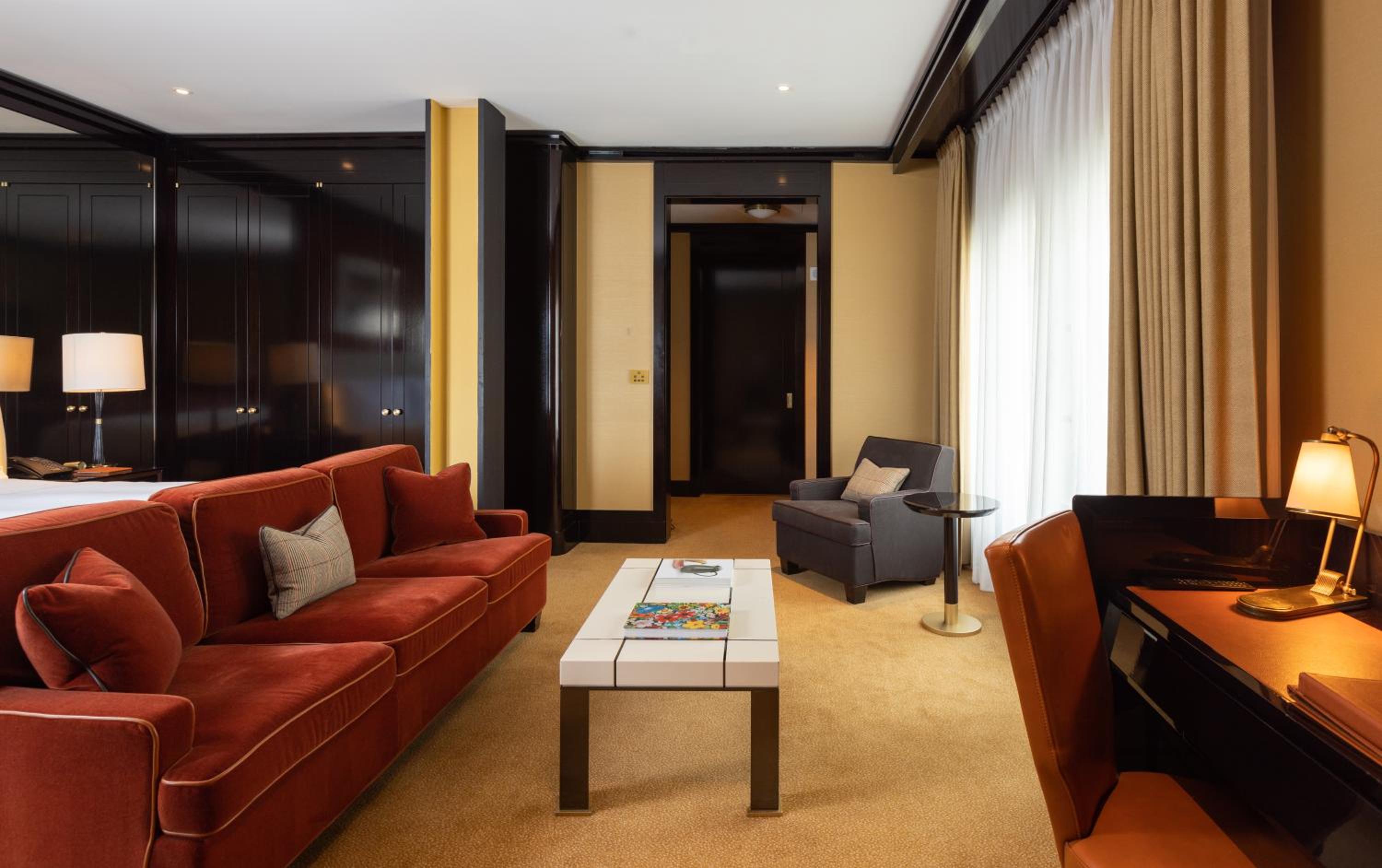 Junior Suite Corner City View
