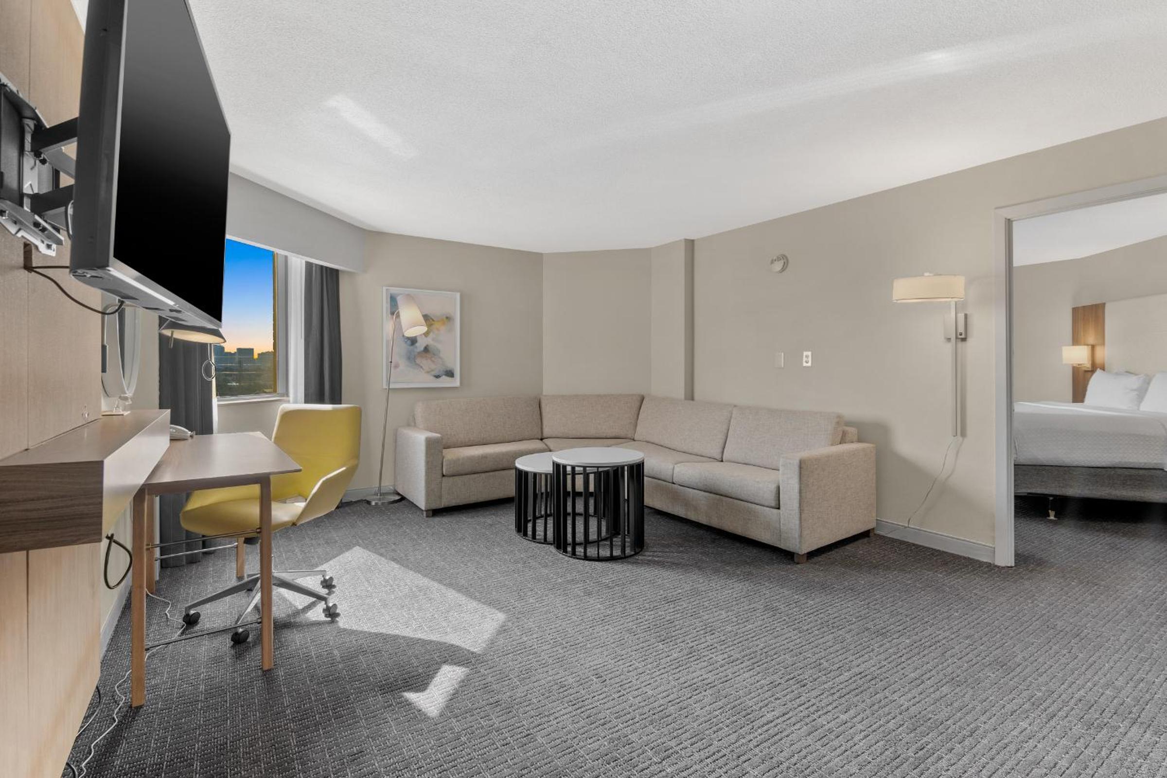 Junior King Suite photo 2