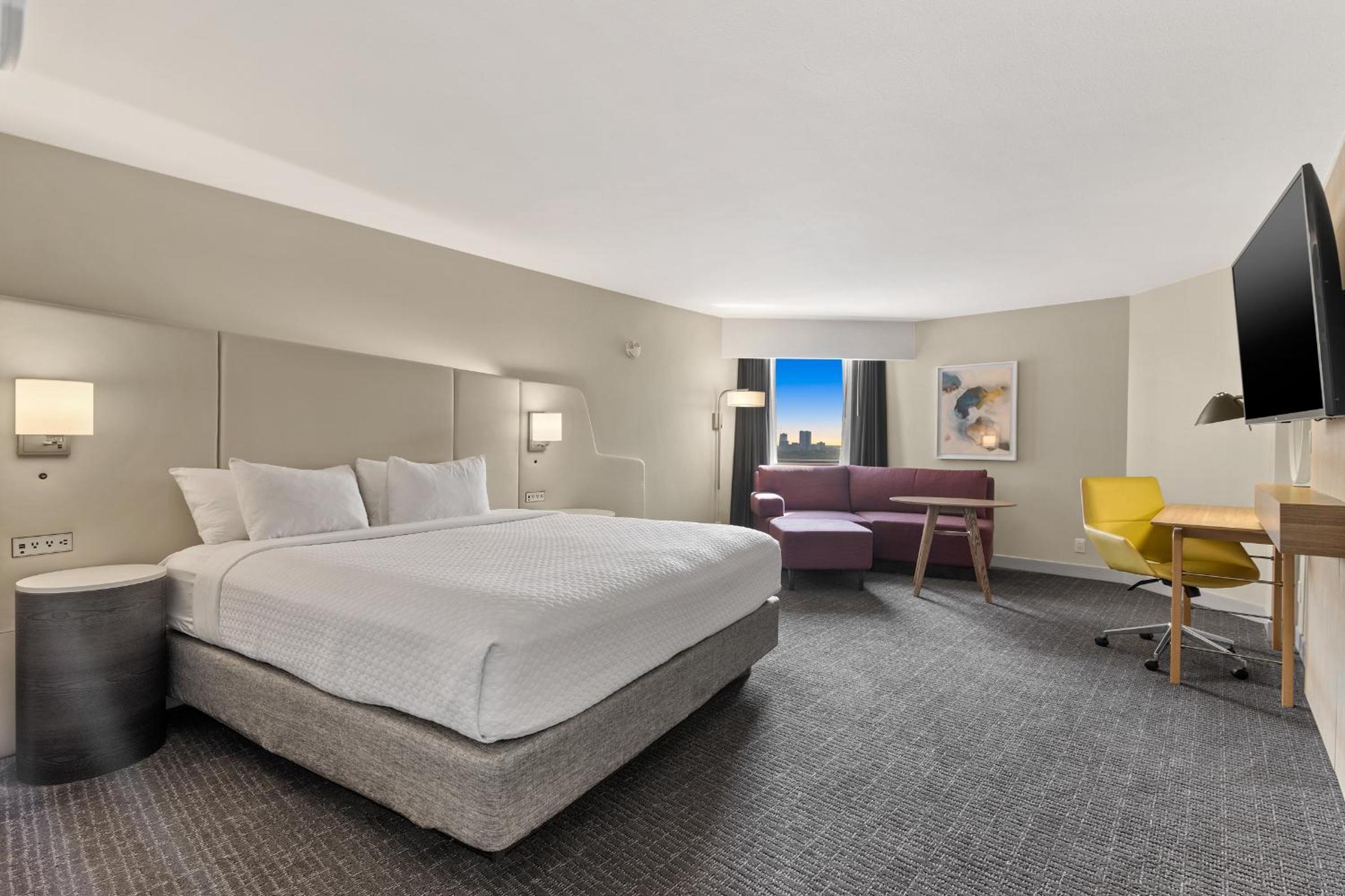 Standard King Room at Crowne Plaza Houston Med Ctr-Galleria Area by IHG in Houston