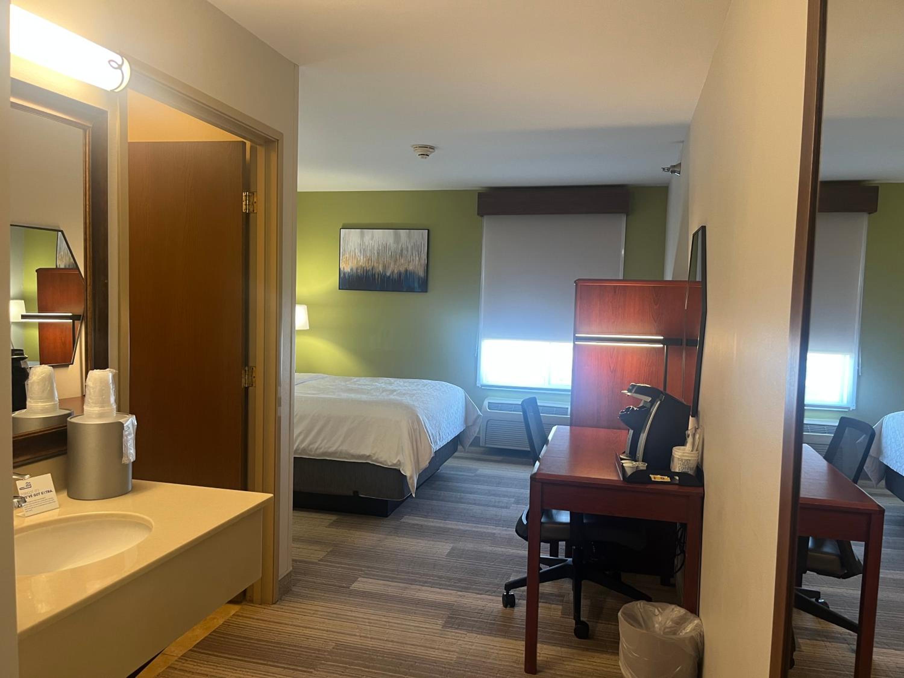 Standard Queen Room photo 1