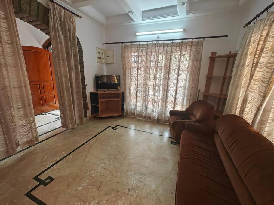 Villa photo 1
